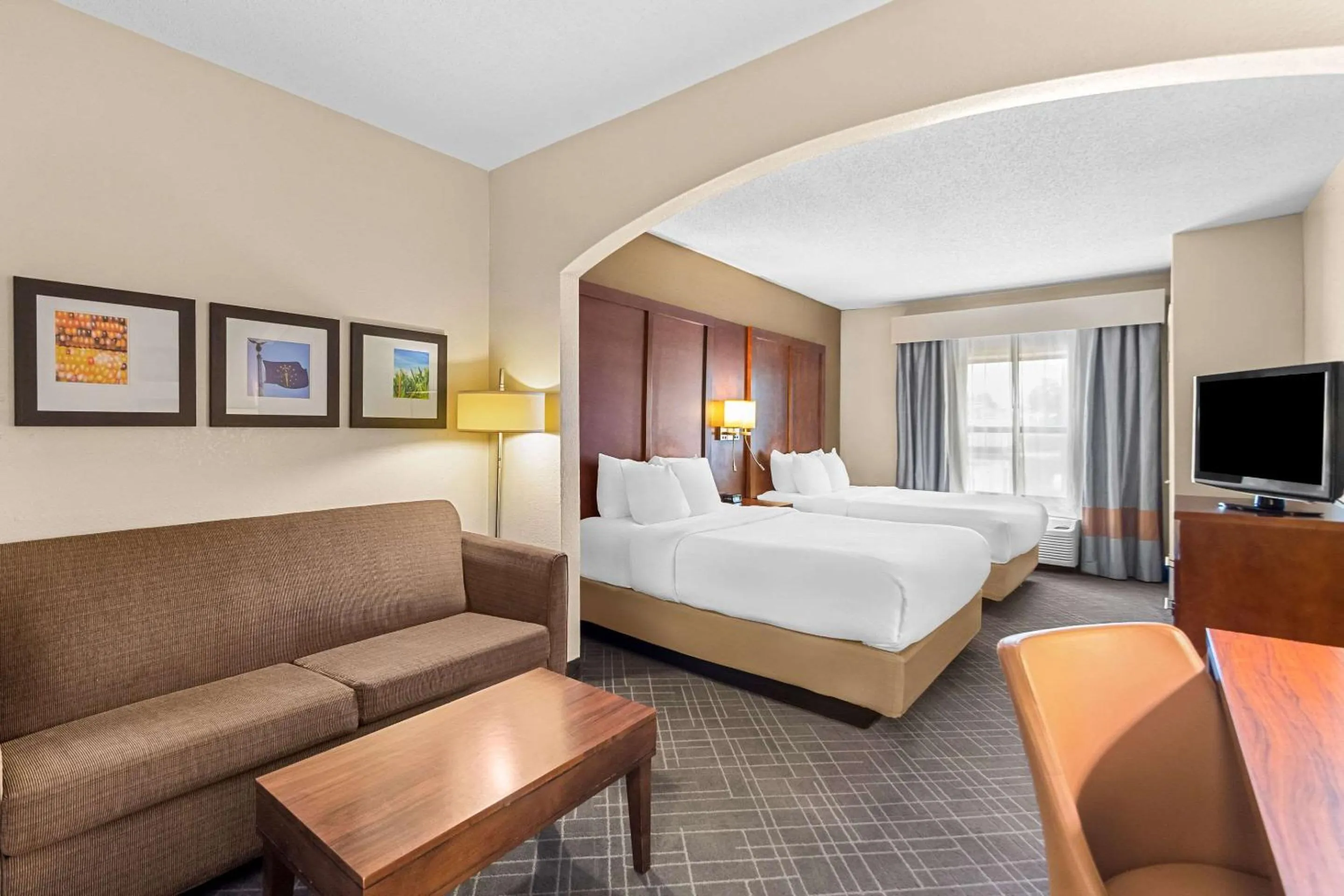 Queen Suite with Two Queen Beds with Sofa Bed - Non-Smoking in Comfort Suites Vincennes