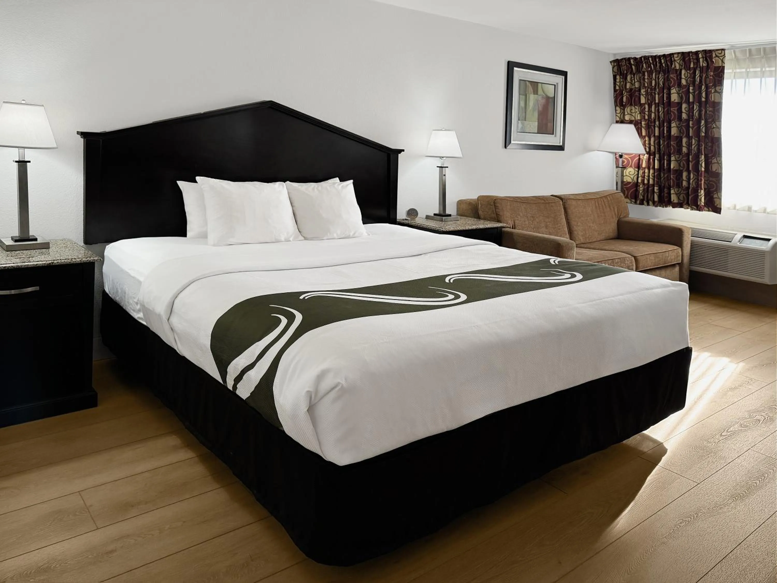 Standard King Room with Tub - Accessible/Non-Smoking in Quality Inn Fort Wayne