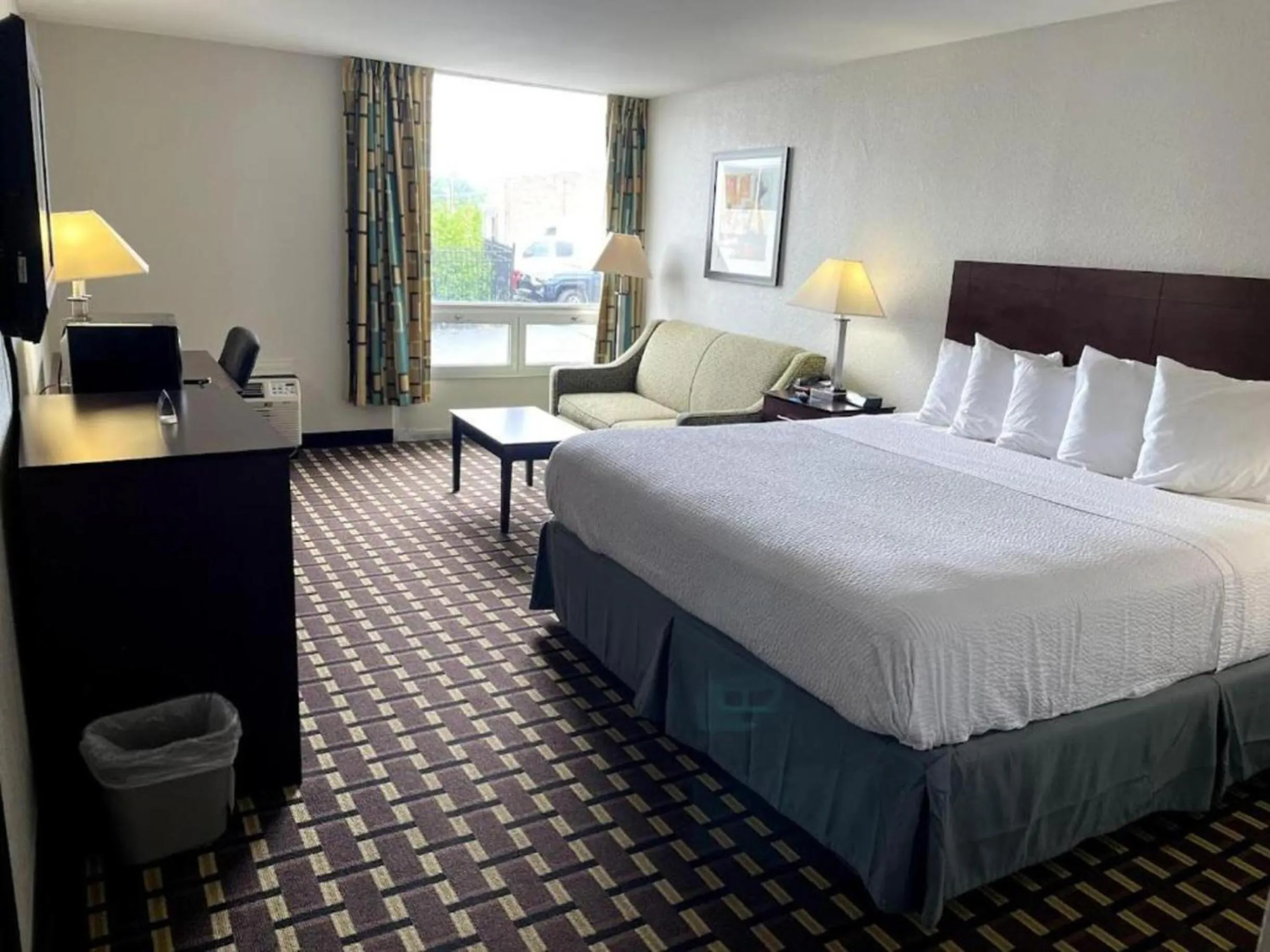 King Room - Non-Smoking in Days Inn by Wyndham Fort Wright Cincinnati Area