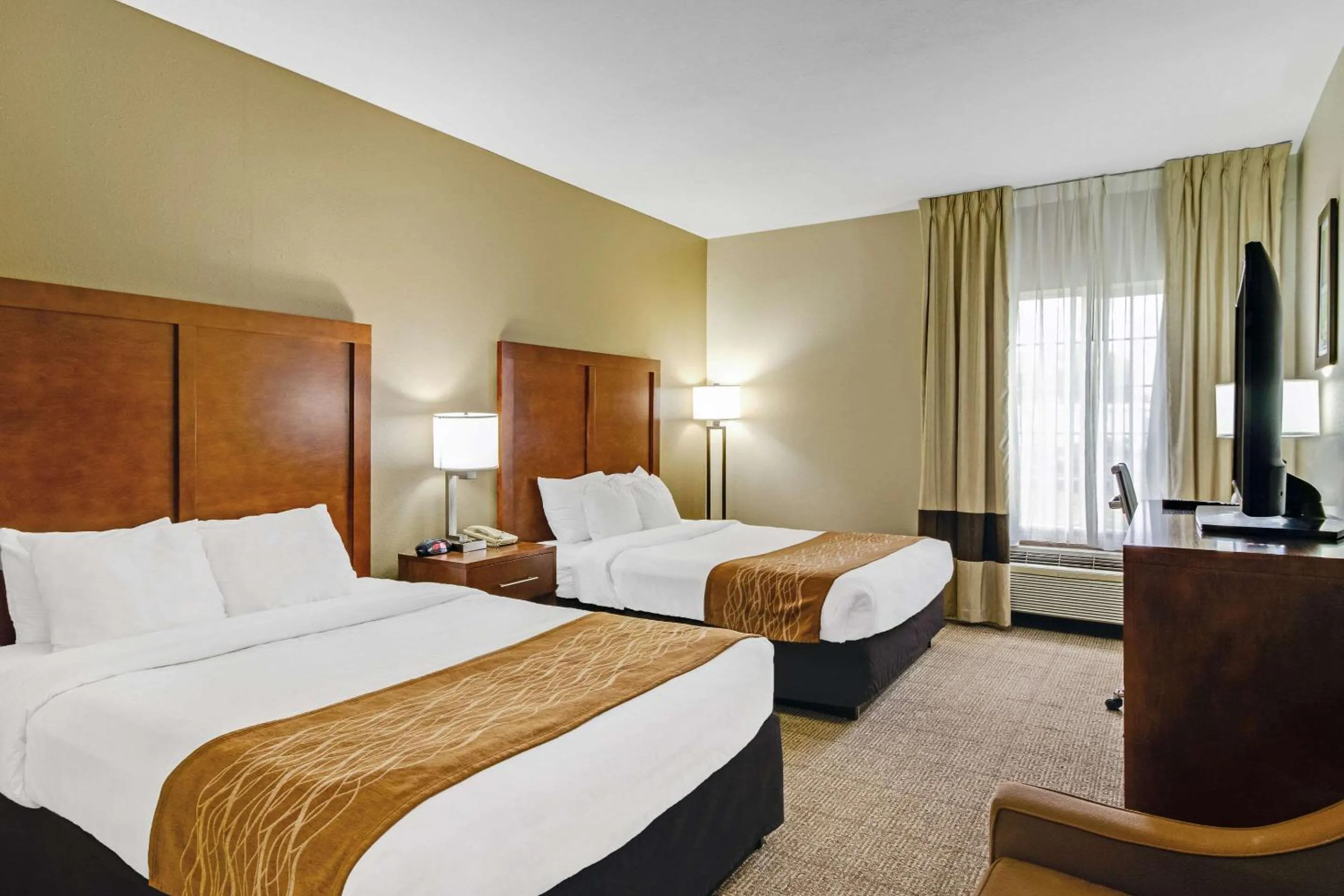 Queen Room with Two Queen Beds - Non-Smoking in Comfort Inn Henderson - Evansville South