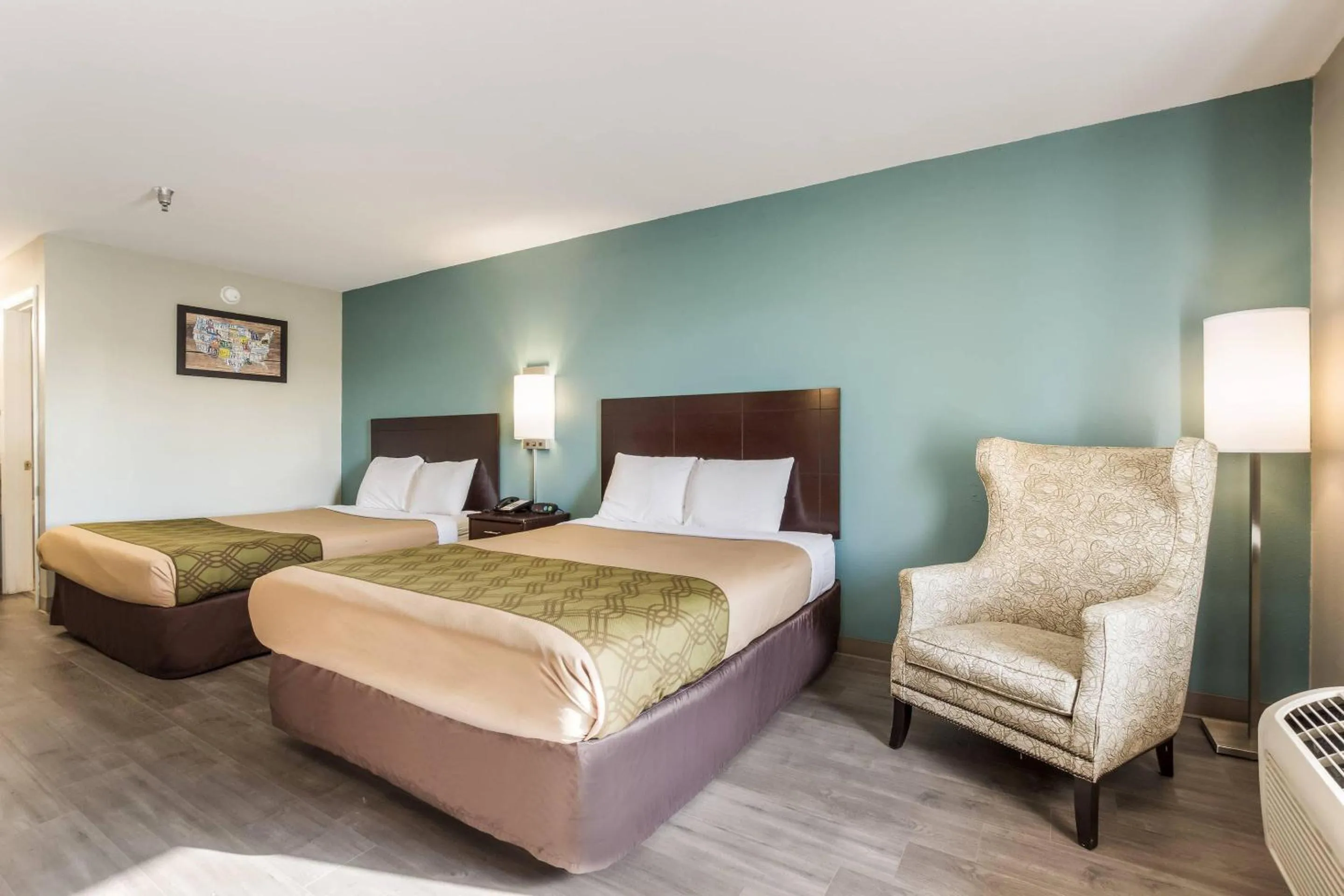 Queen Room with Two Queen Beds - Non-Smoking in Econo Lodge Inn & Suites I-65