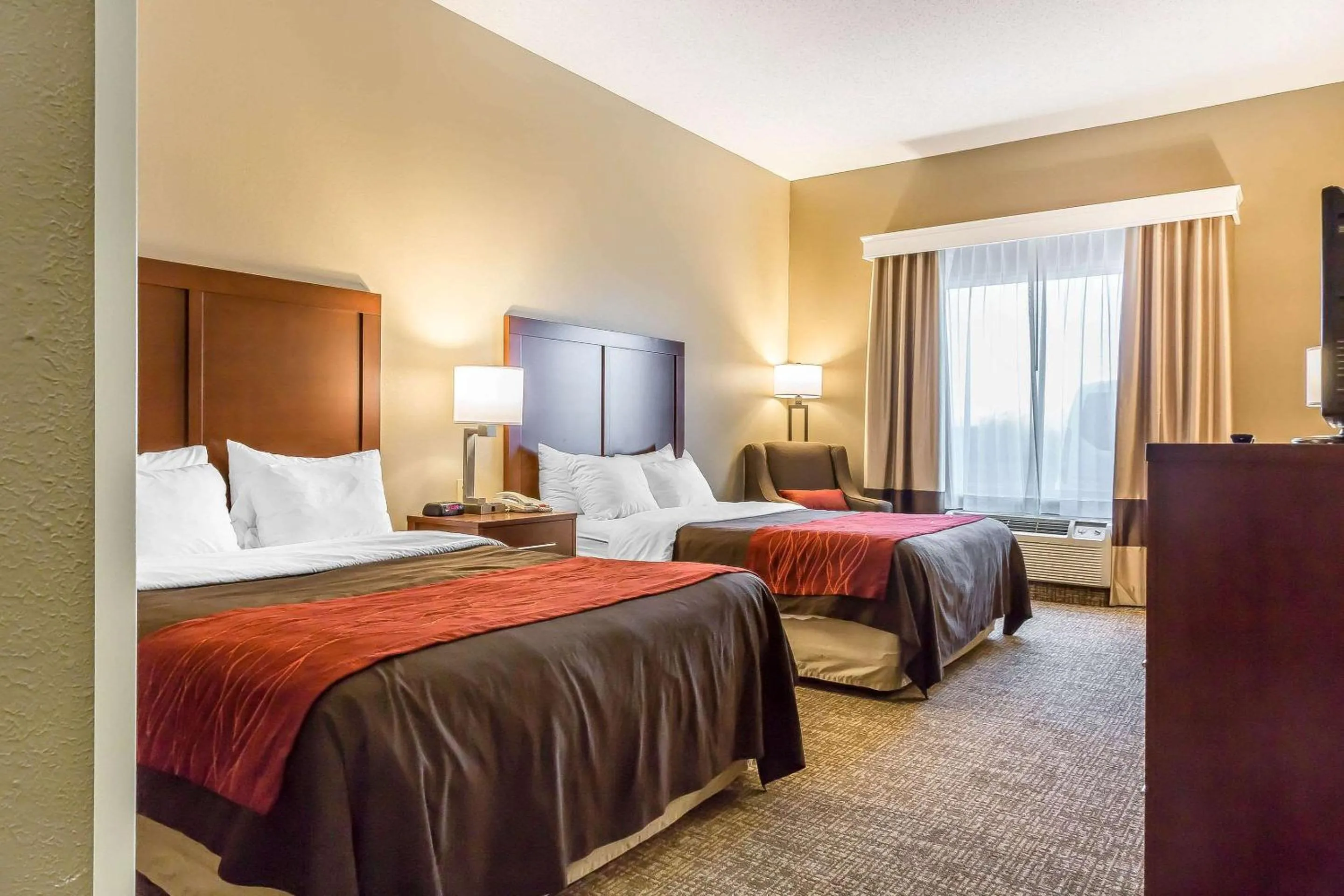 Queen Room with Two Queen Beds - Disability Access/Non-Smoking in Comfort Inn Frederick - Ballenger Creek