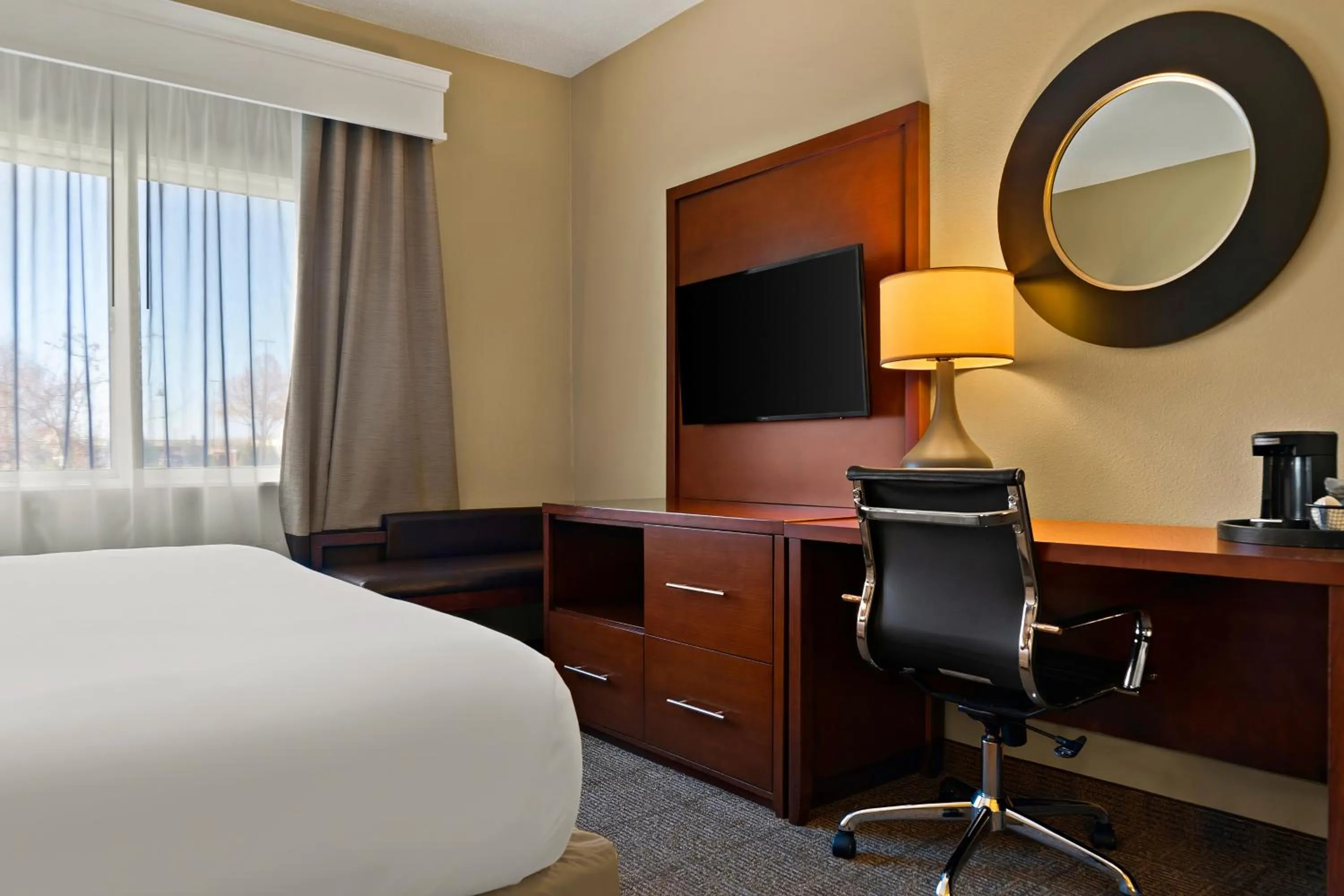 King Suite with Mobility Accessible - Accessible/Non-Smoking in Comfort Suites- Saginaw