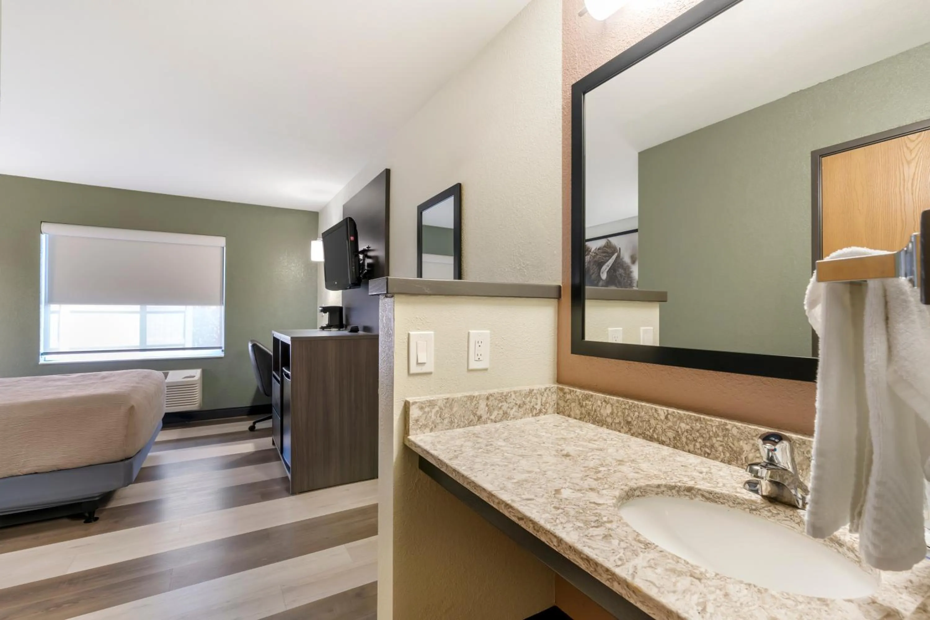 Queen Room with Tub - Disability Access/Non Smoking/Ground floor/Interior Hall in Quality Inn Red Lodge Gateway To Yellowstone