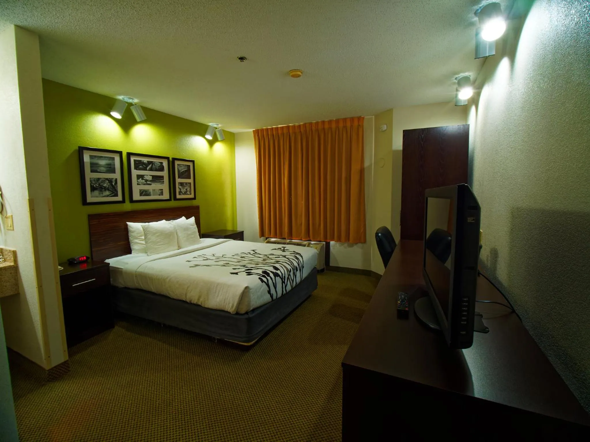 Queen Room - Non-Smoking in Sleep Inn