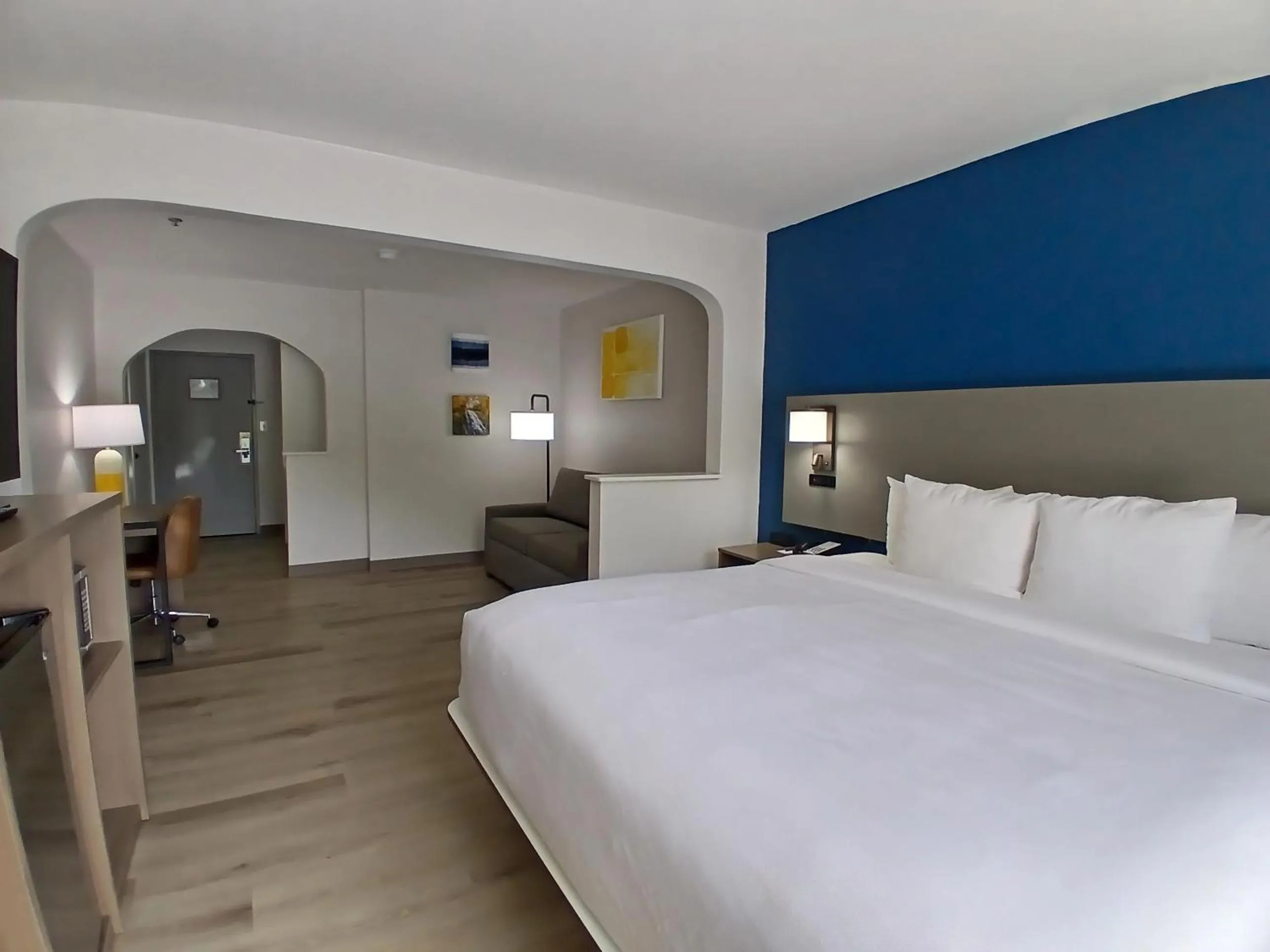 King Suite with Sofa Bed - Non-Smoking in Comfort Inn near Downtown & Blue Ridge PKWY