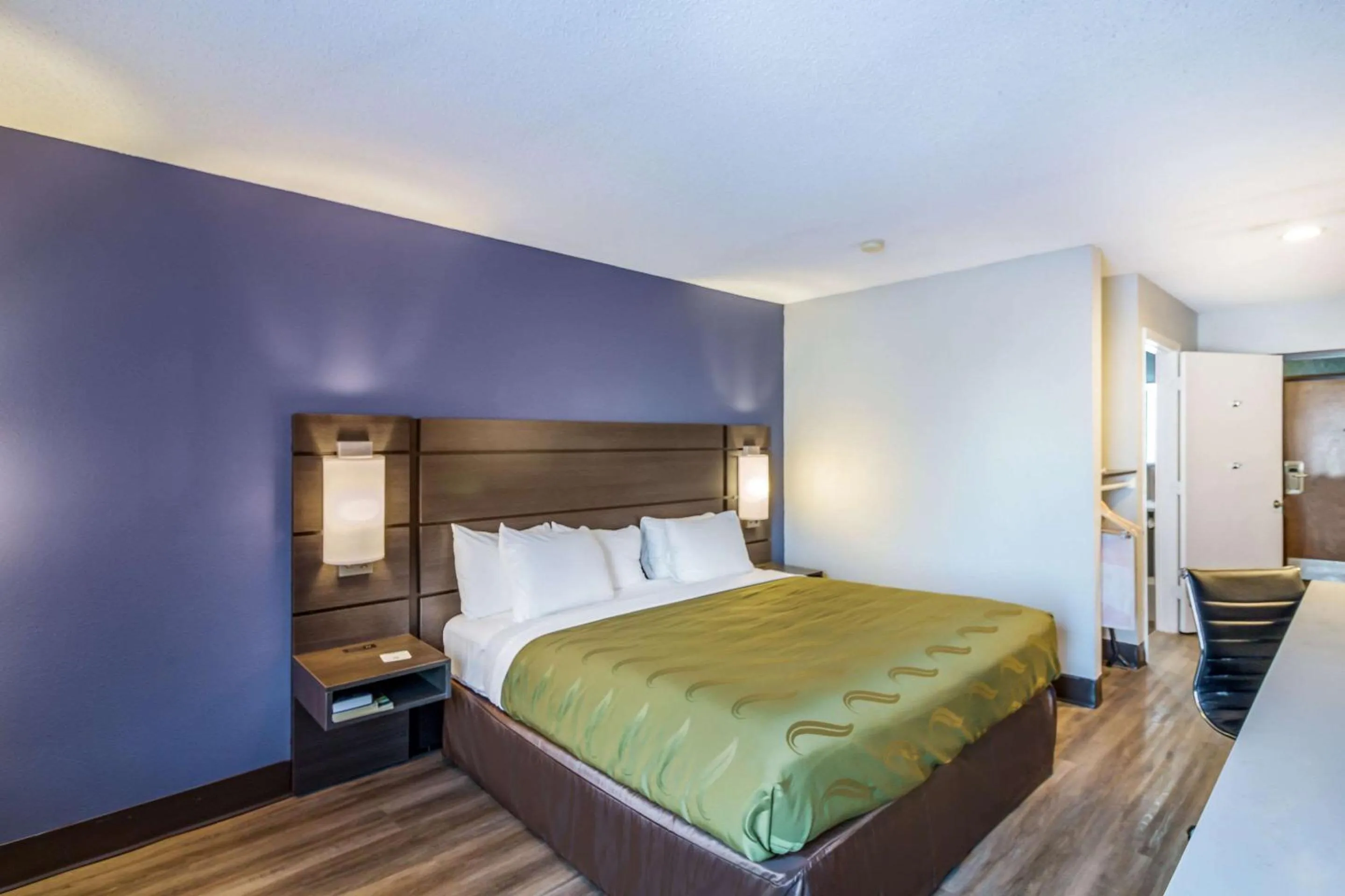 King Room - Disability Access/Non-Smoking in Quality Inn near MCAS Cherry Point