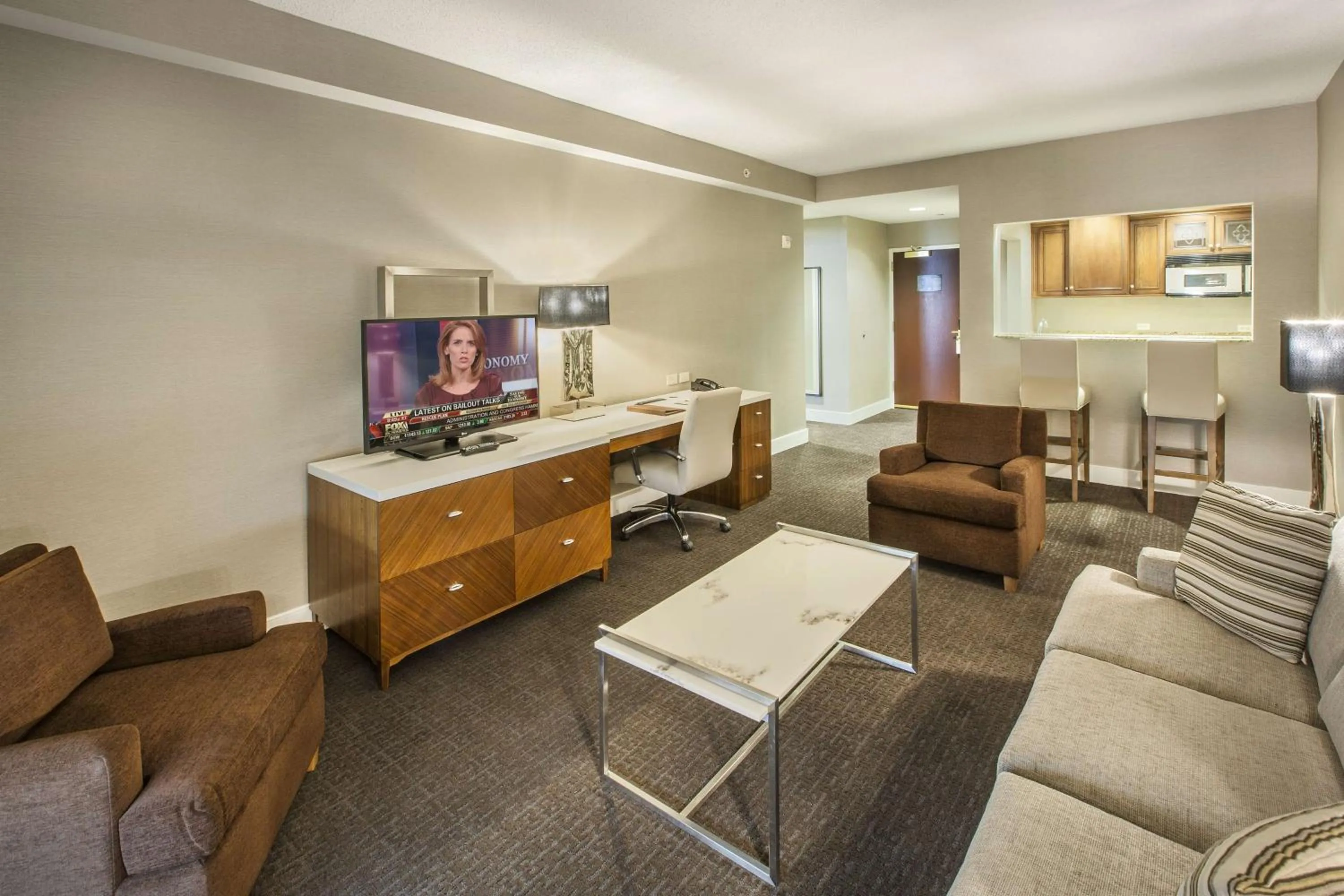 King Suite with Whirlpool - Non-Smoking in DoubleTree by Hilton Nanuet