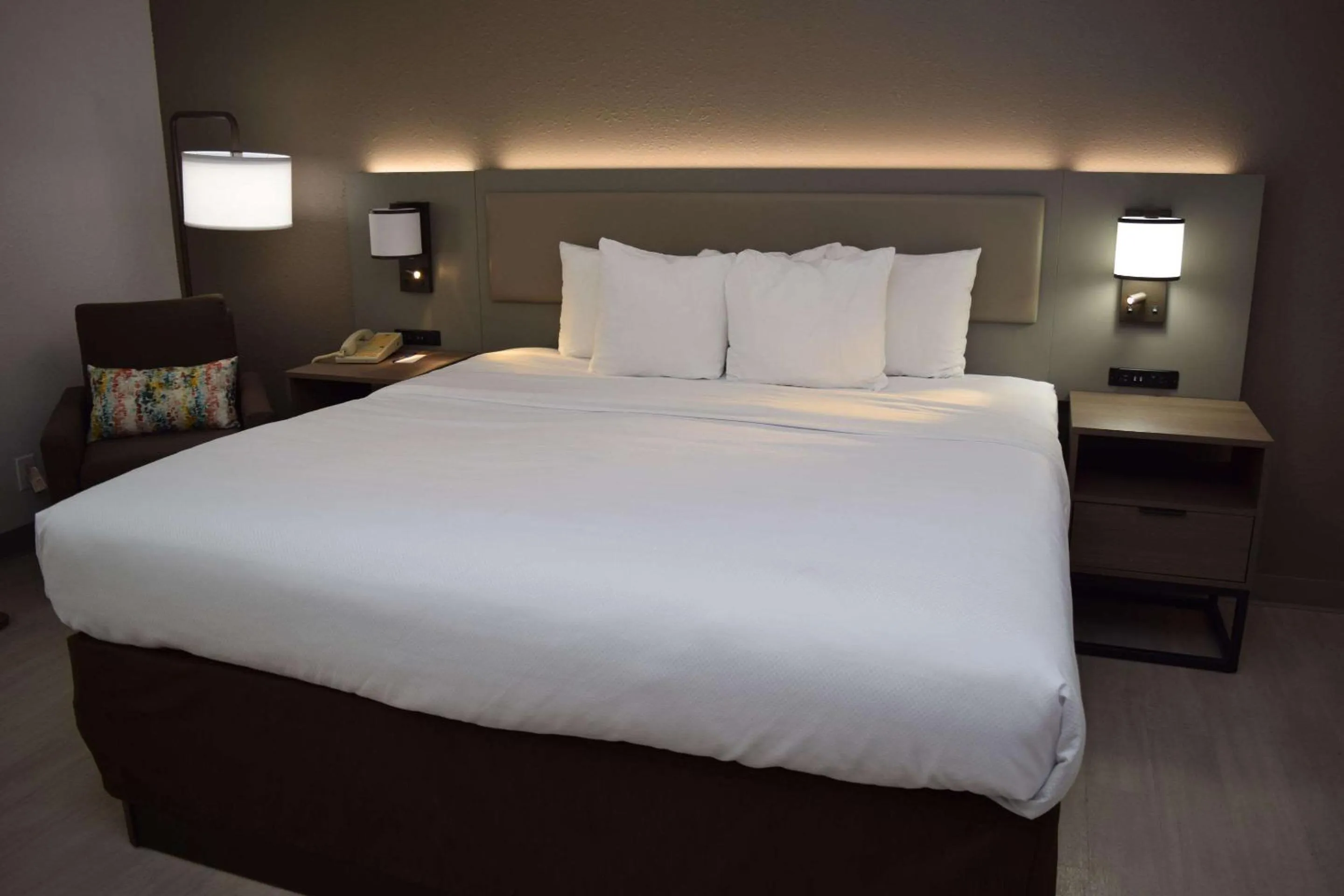King Room - Non-Smoking in Comfort Inn & Suites Syracuse-Carrier Circle