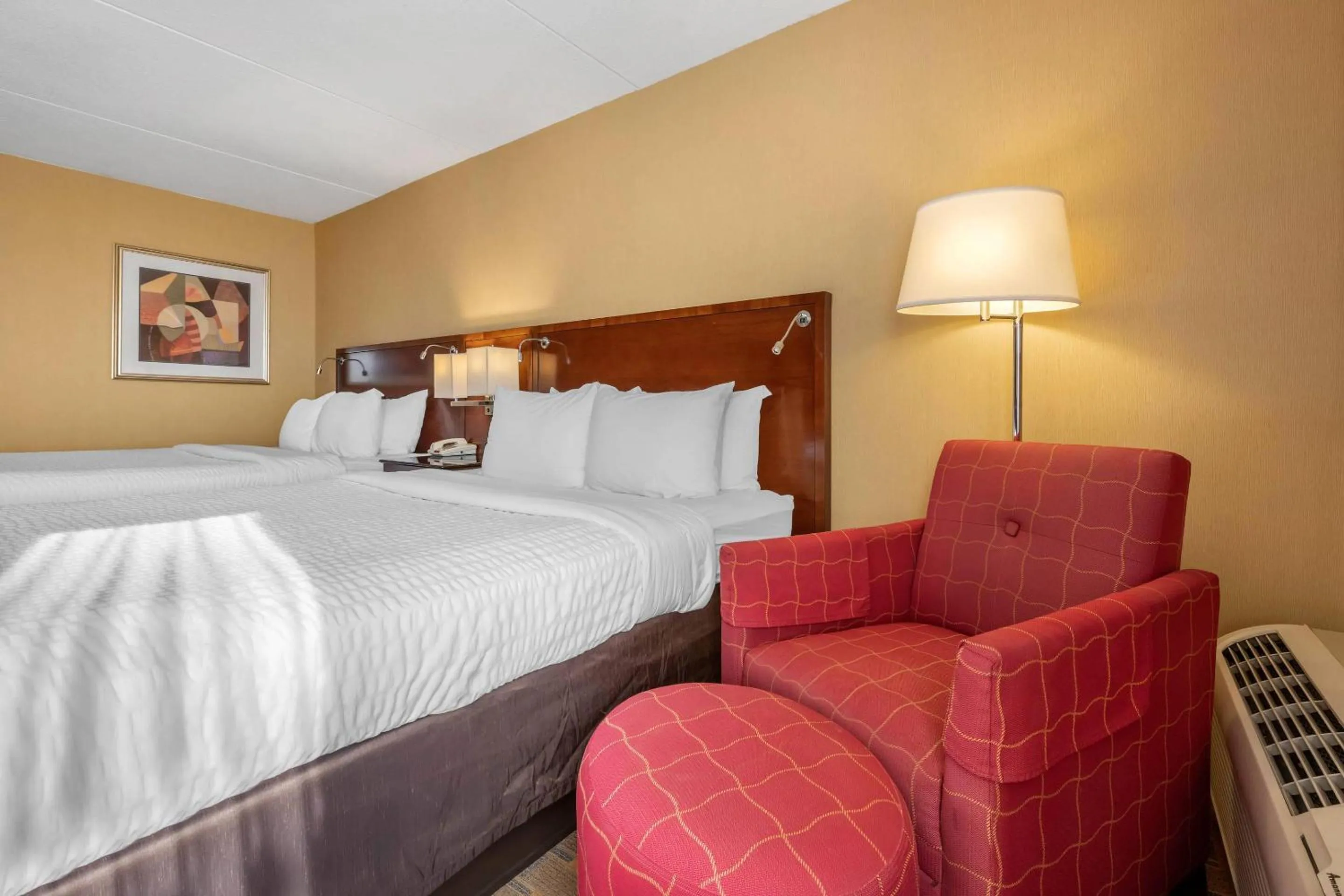 Queen Room with Two Queen Beds - Non-Smoking in Clarion Hotel Conference Center on Lake Erie