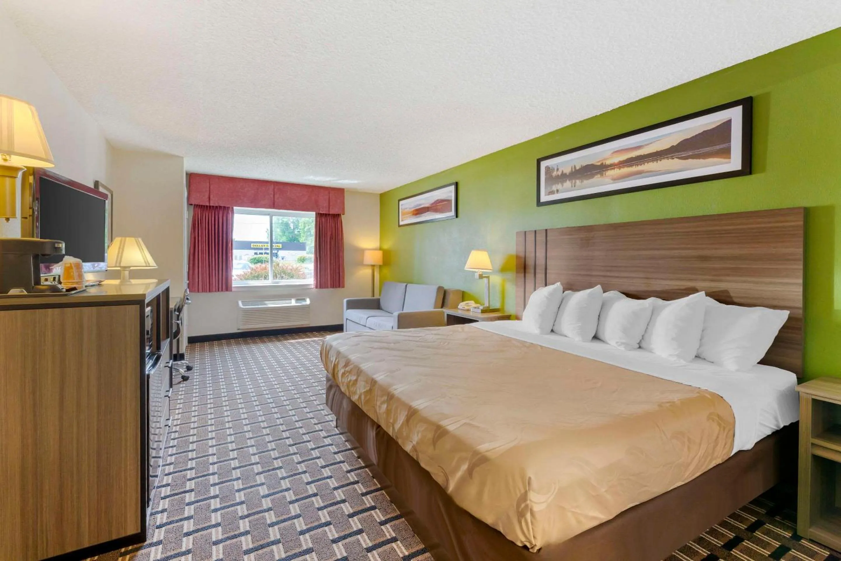 King Room - Non-Smoking in Rodeway Inn Huron