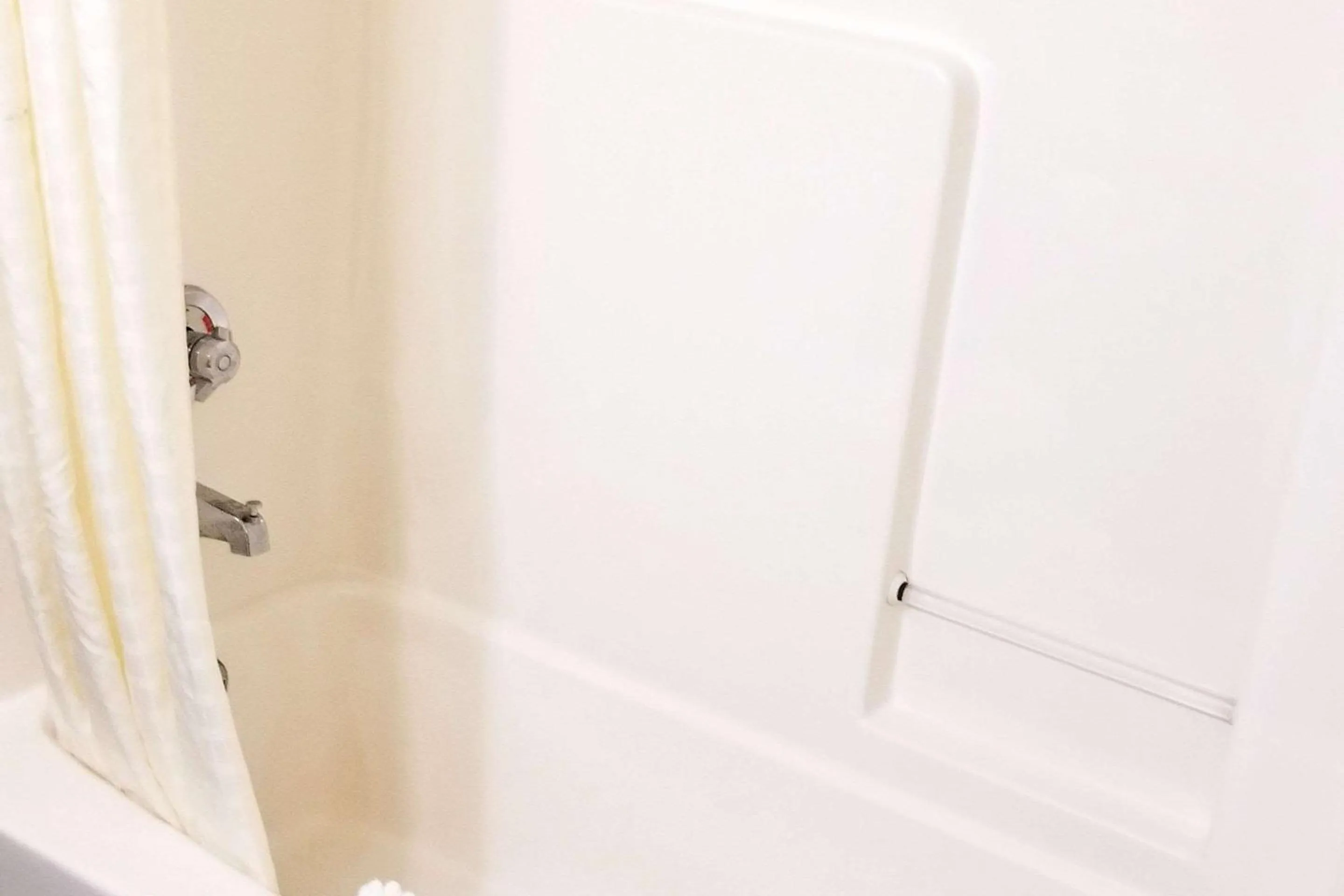 Queen Room - Non-Smoking in Quality Inn & Suites Cincinnati Sharonville