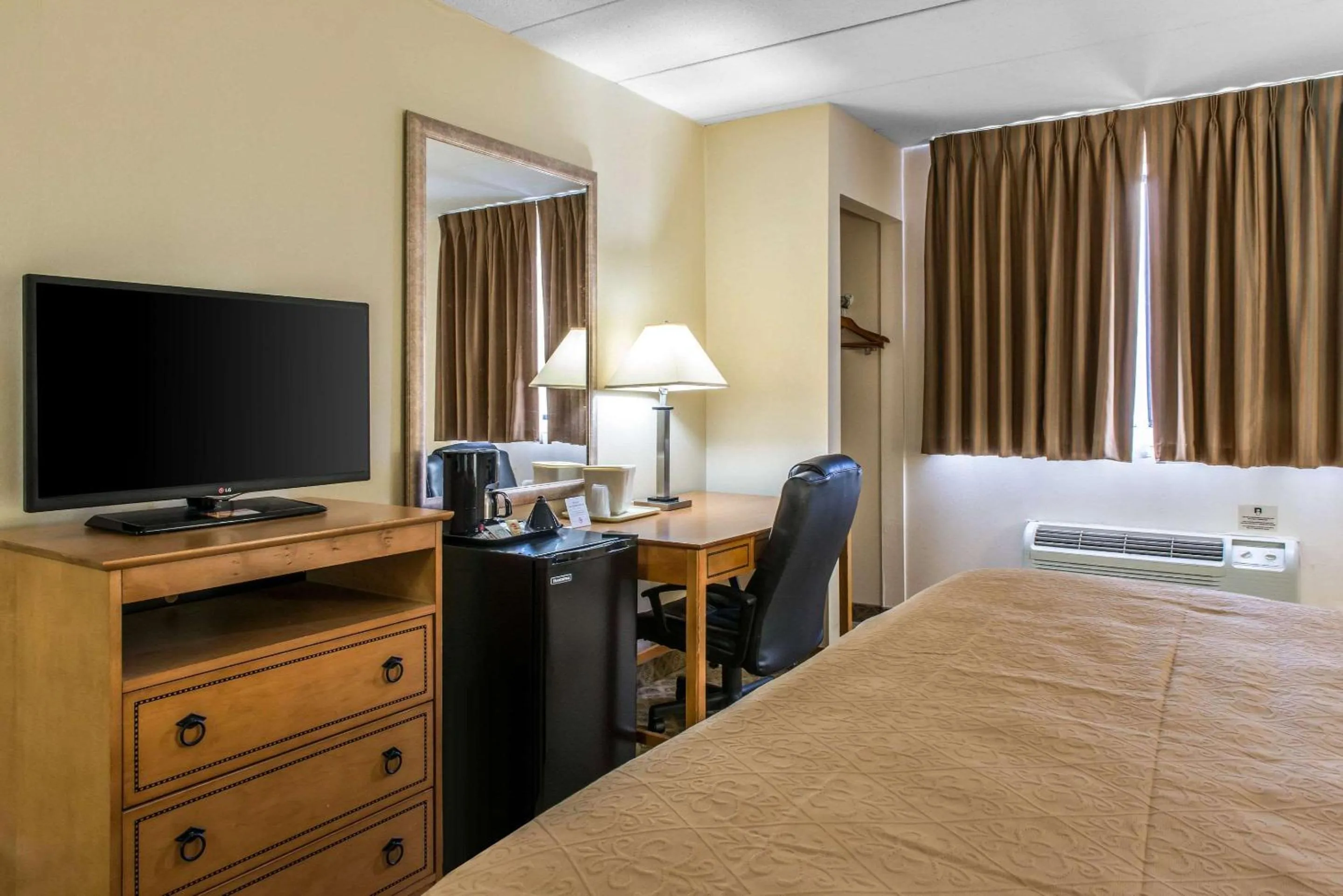 King Room - Smoking  in Quality Inn & Suites Fairview - Erie