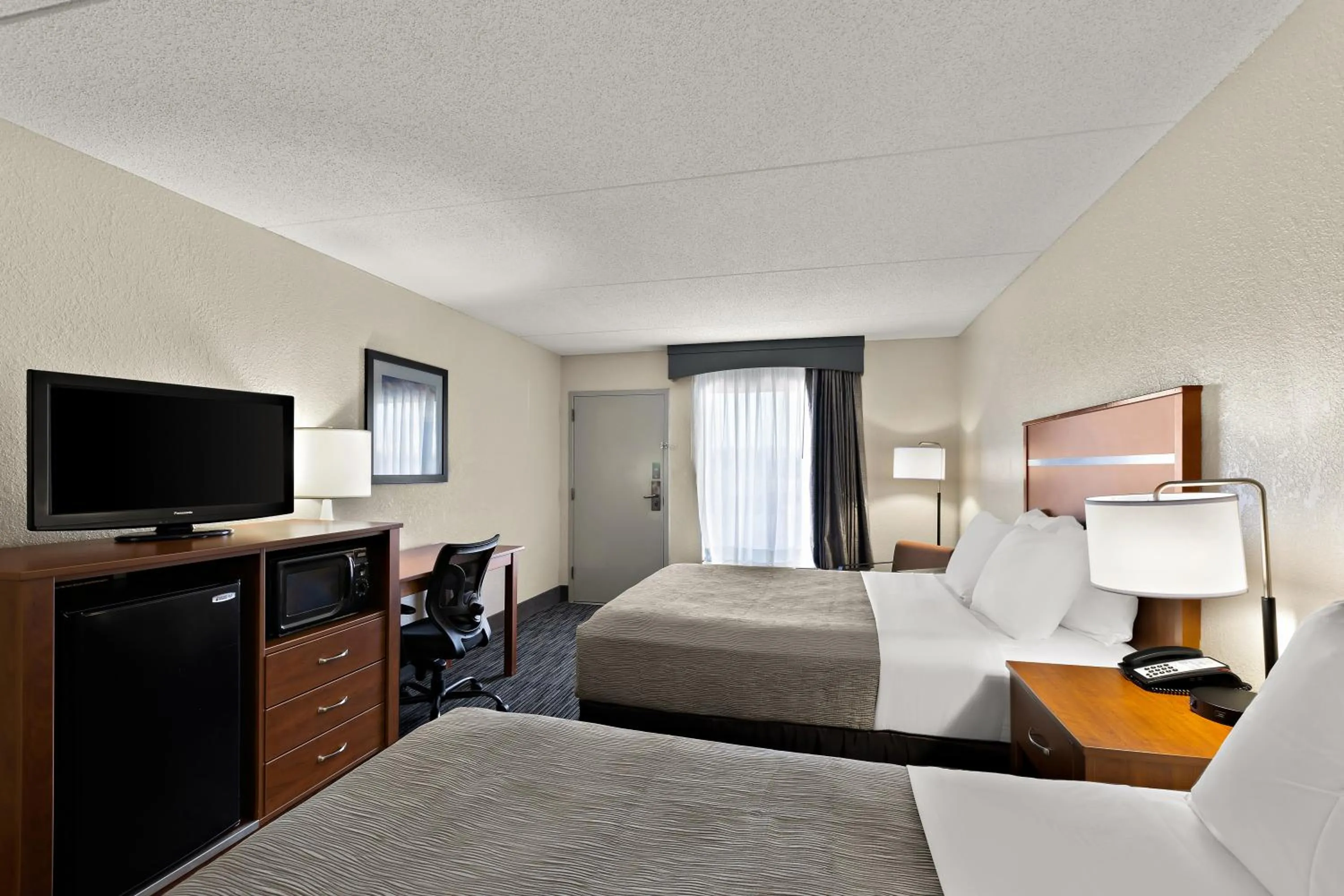 Queen Room with Two Queen Beds - Non-Smoking in Quality Inn Dandridge