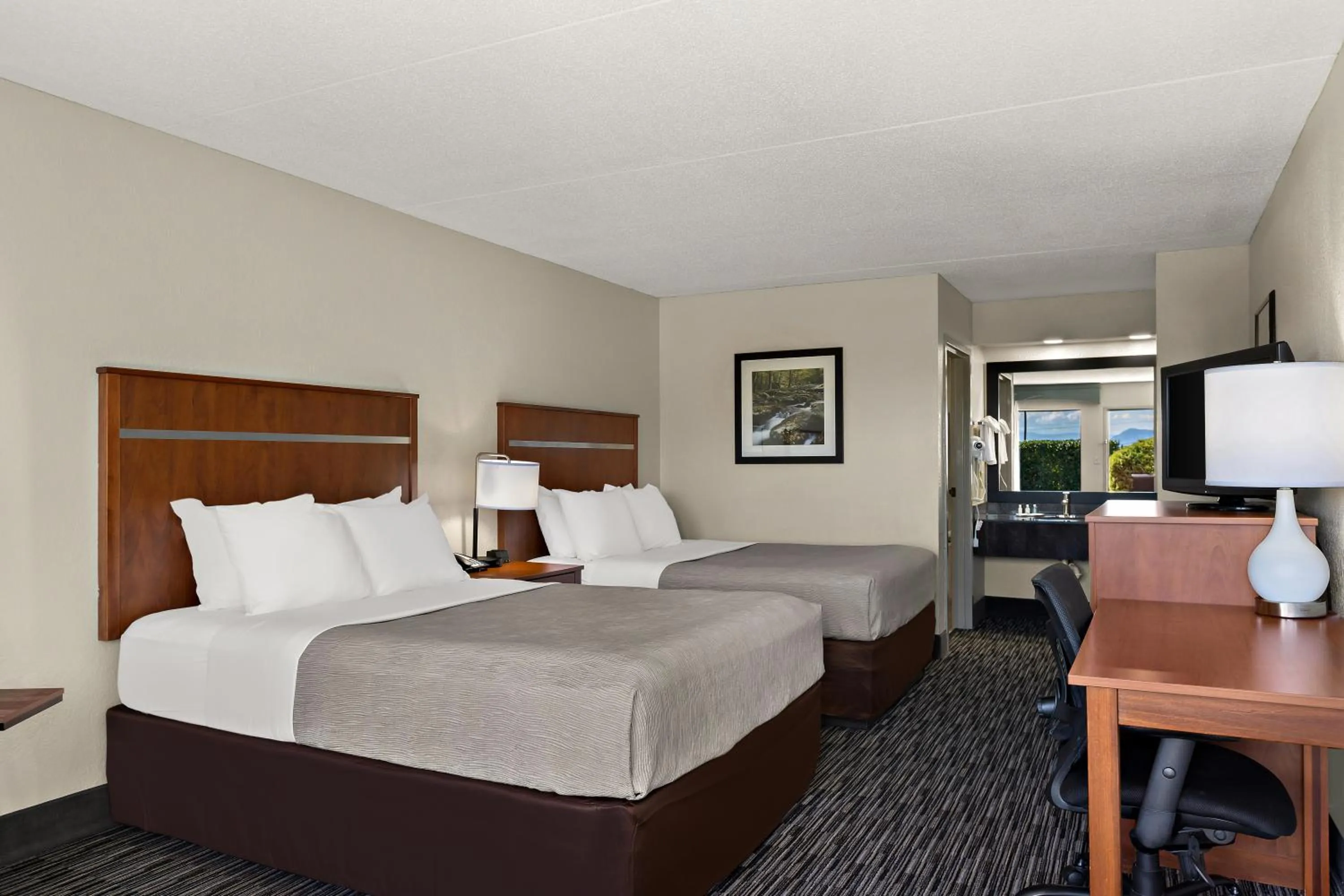 Queen Room with Two Queen Beds - Smoking in Quality Inn Dandridge