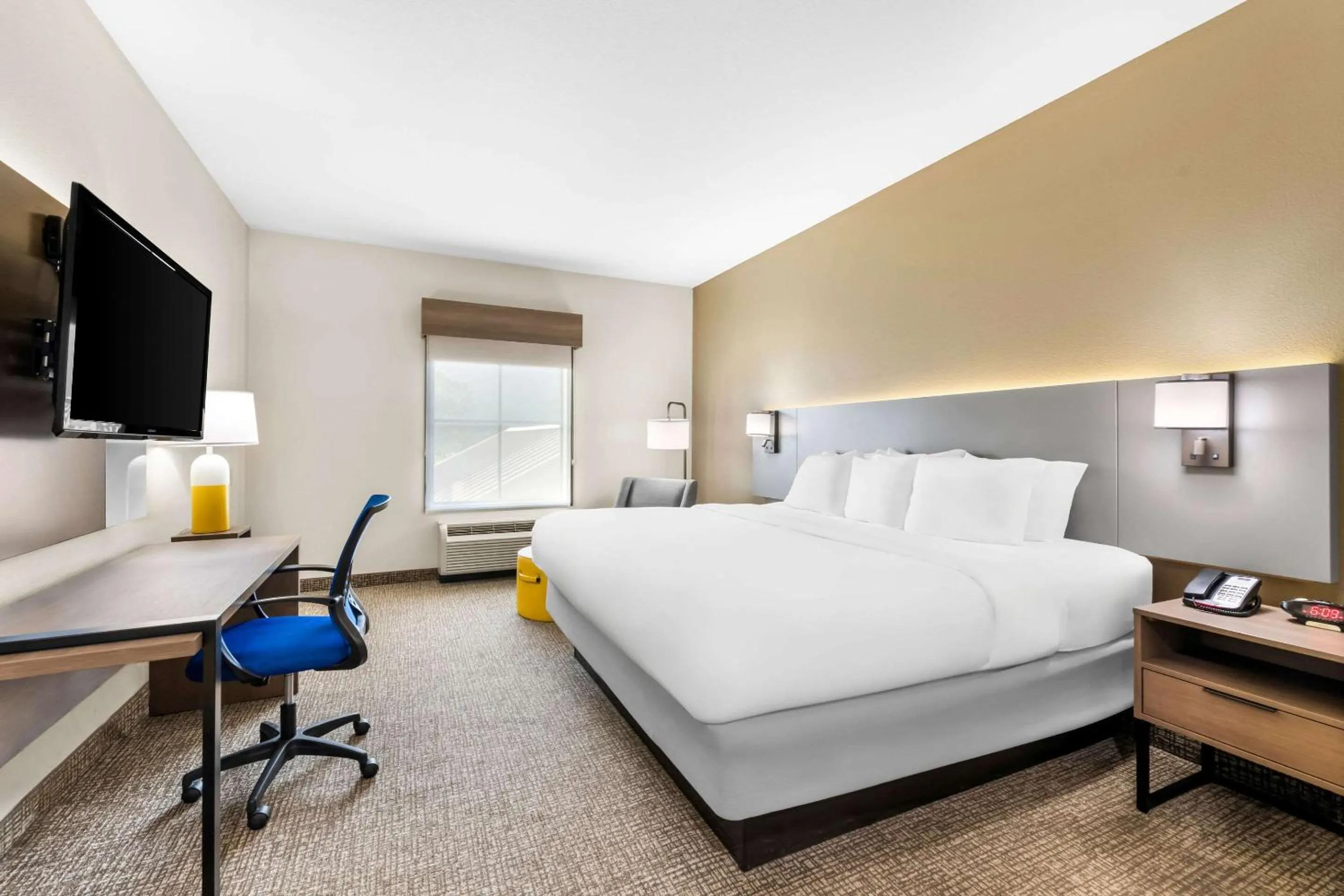 King Room - Non-Smoking in Comfort Inn Harriman