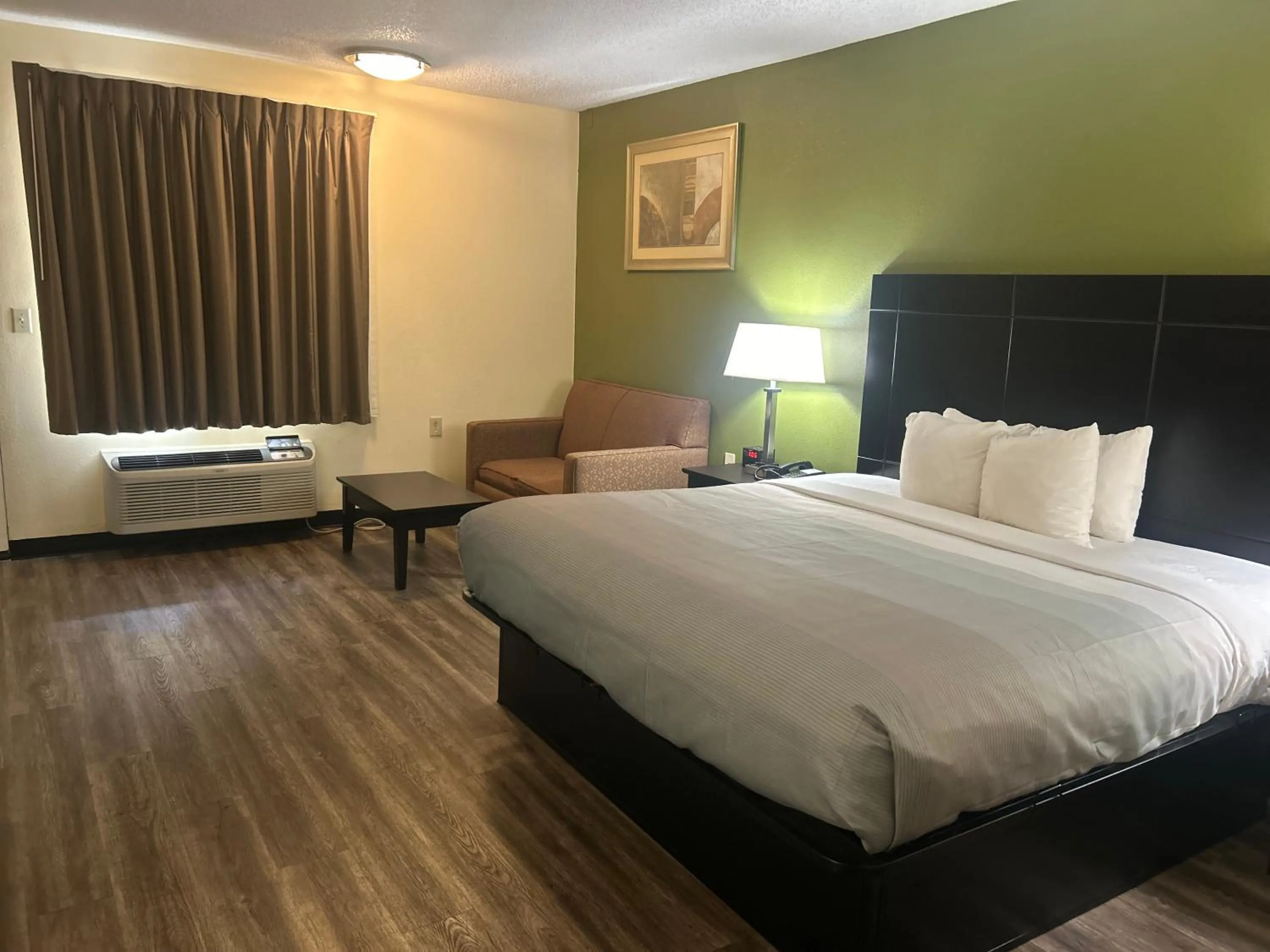 King Room - Non-Smoking in Quality Inn Tullahoma