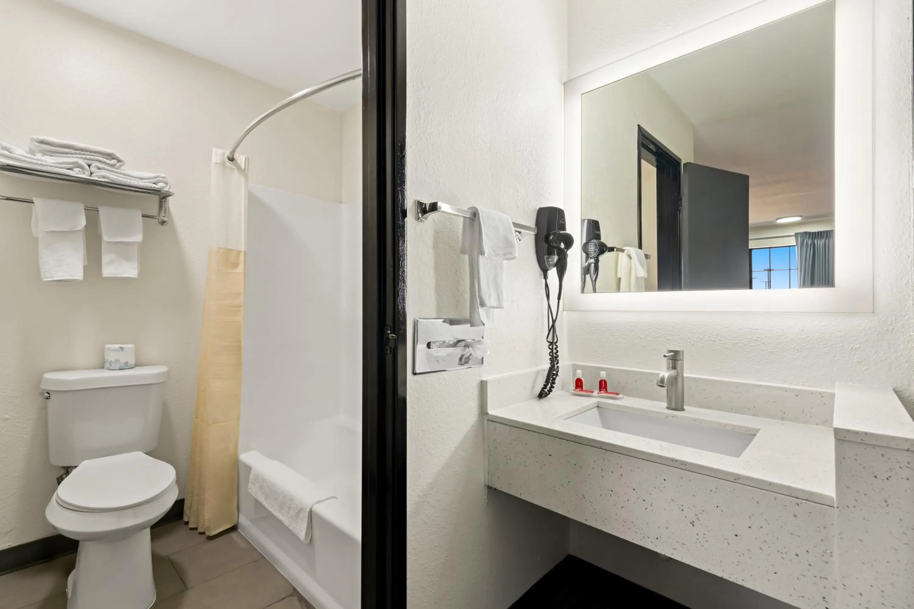 Quadruple Room with Two Queen Beds - Non Smoking in Econo Lodge Dumas