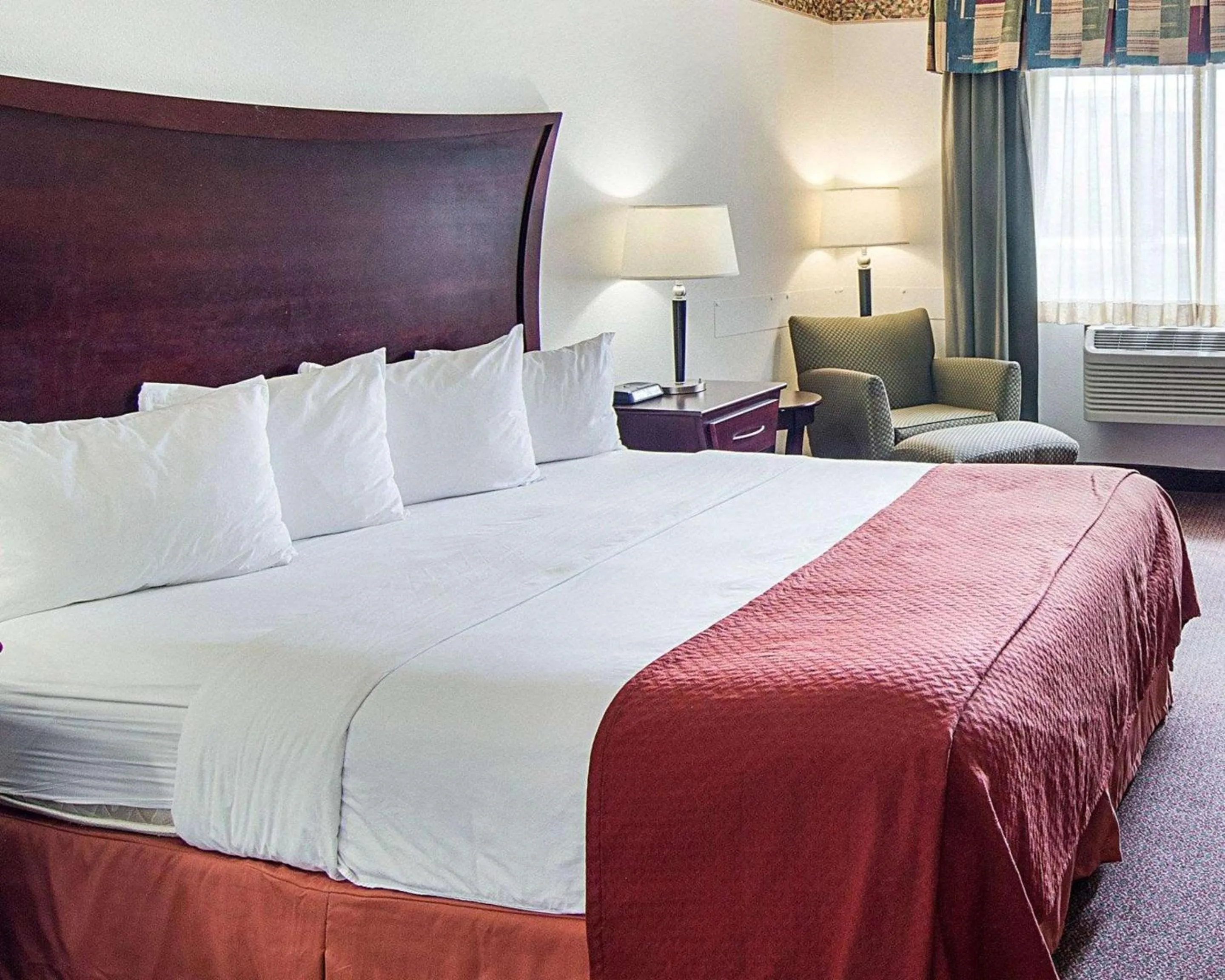 King Room - Non-Smoking in Quality Inn Midland South