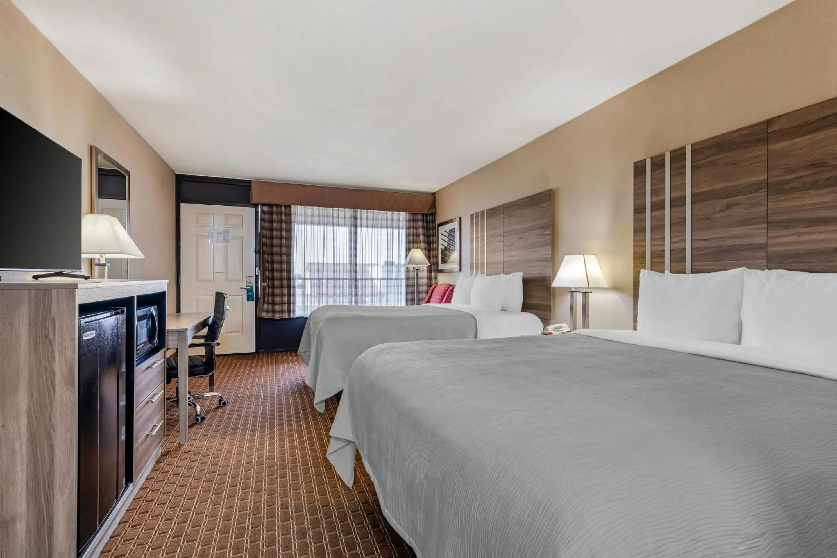 Queen Room with Two Queen Beds - Non-Smoking in Quality Inn Paris Texas