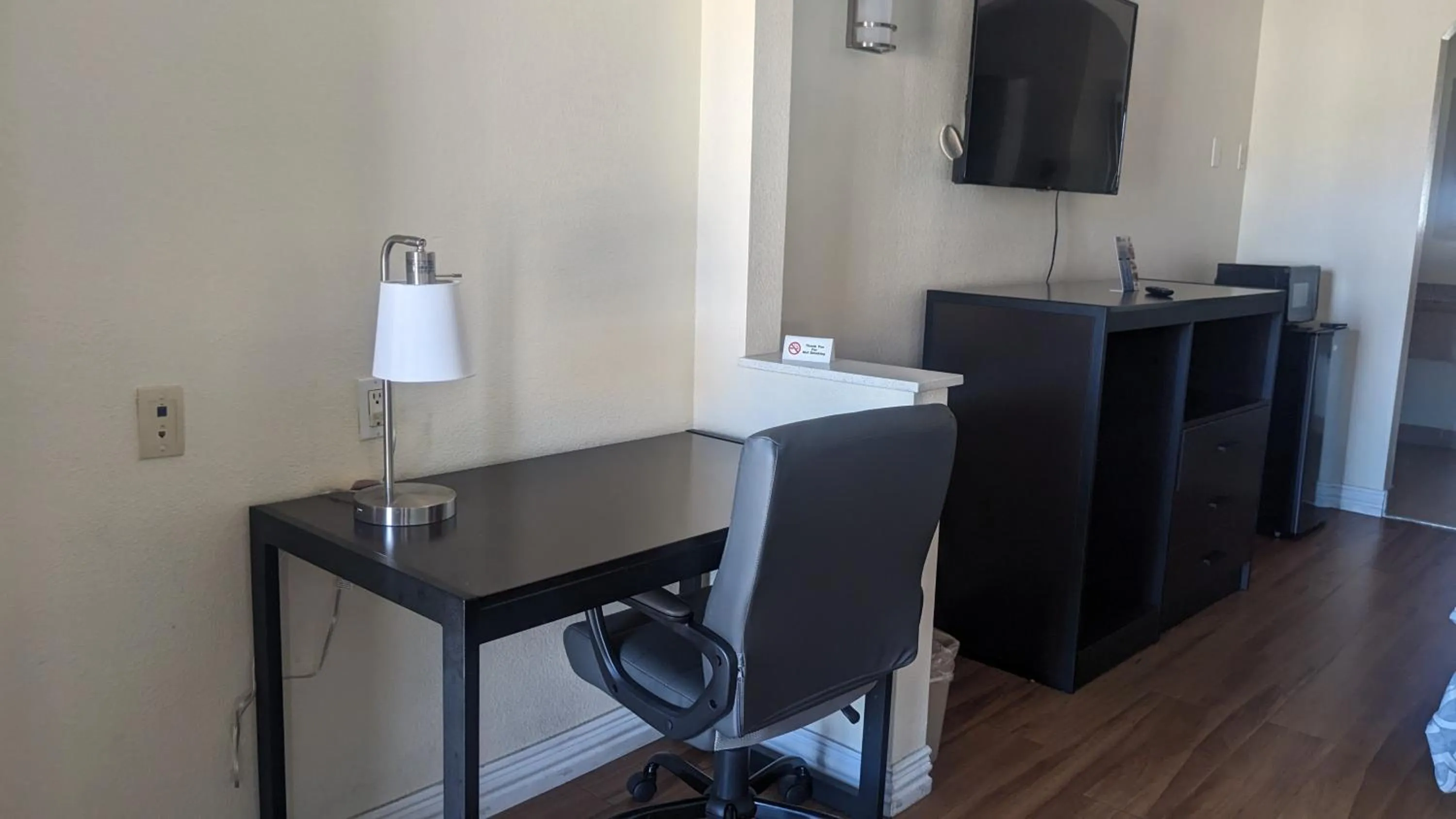 King Room - Accessible/Non-Smoking in Rodeway Inn & Suites Humble IAH