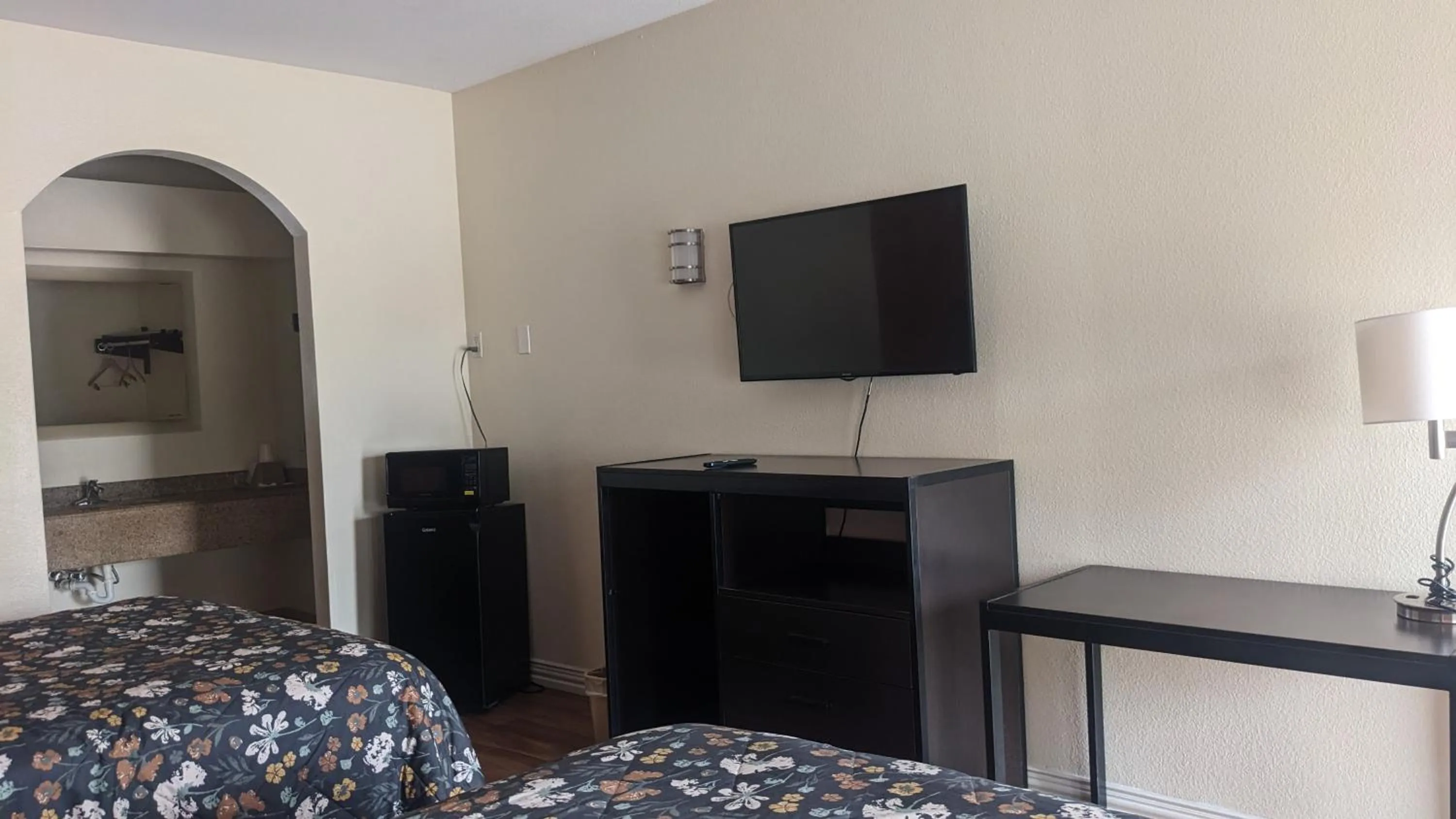 Queen Room with Two Queen Beds - Non-Smoking in Rodeway Inn & Suites Humble IAH