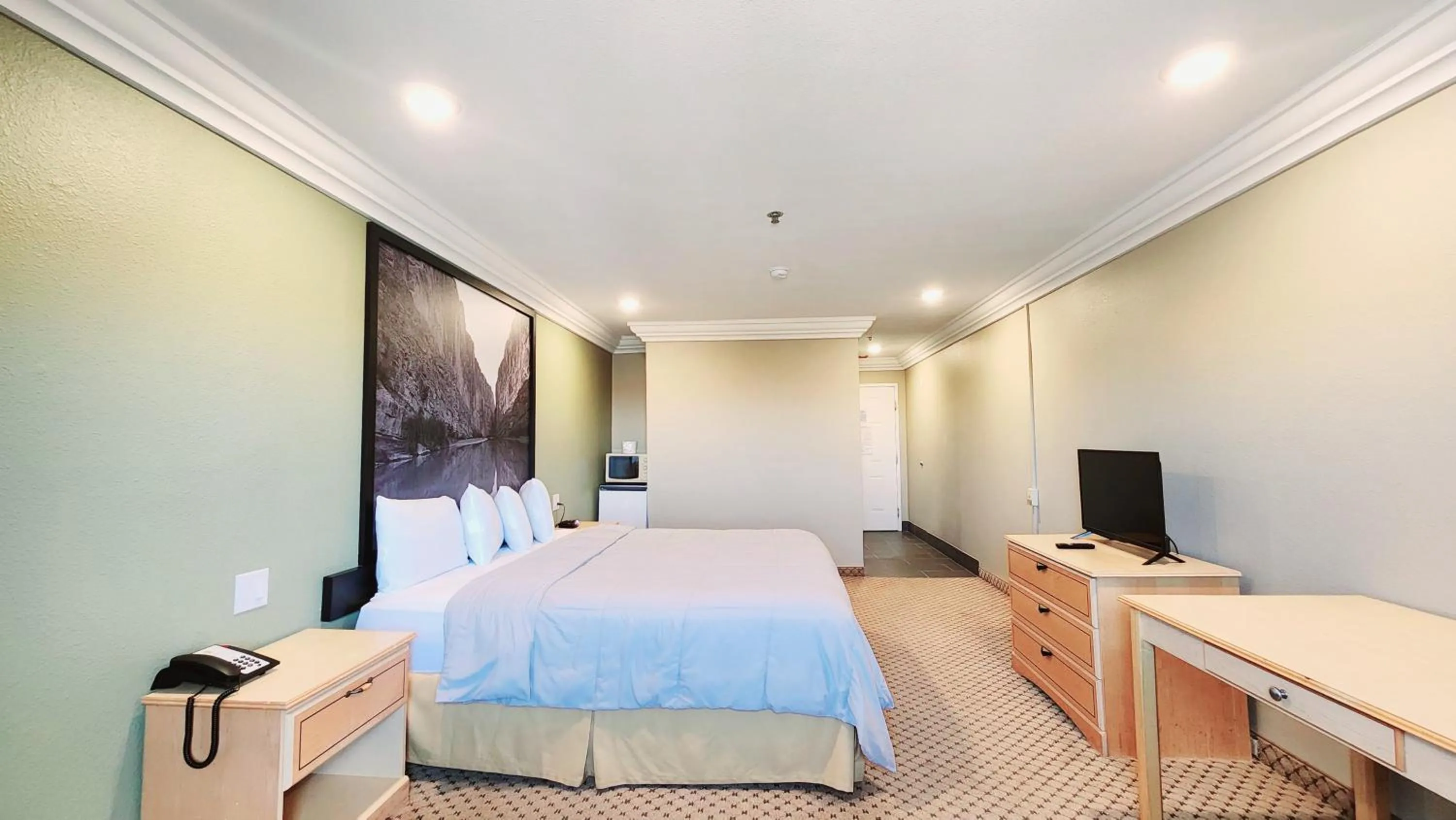 King Room with Mobility Access and Bathtub with Grab Bars, Non-Smoking in Super 8 by Wyndham Temple I-35