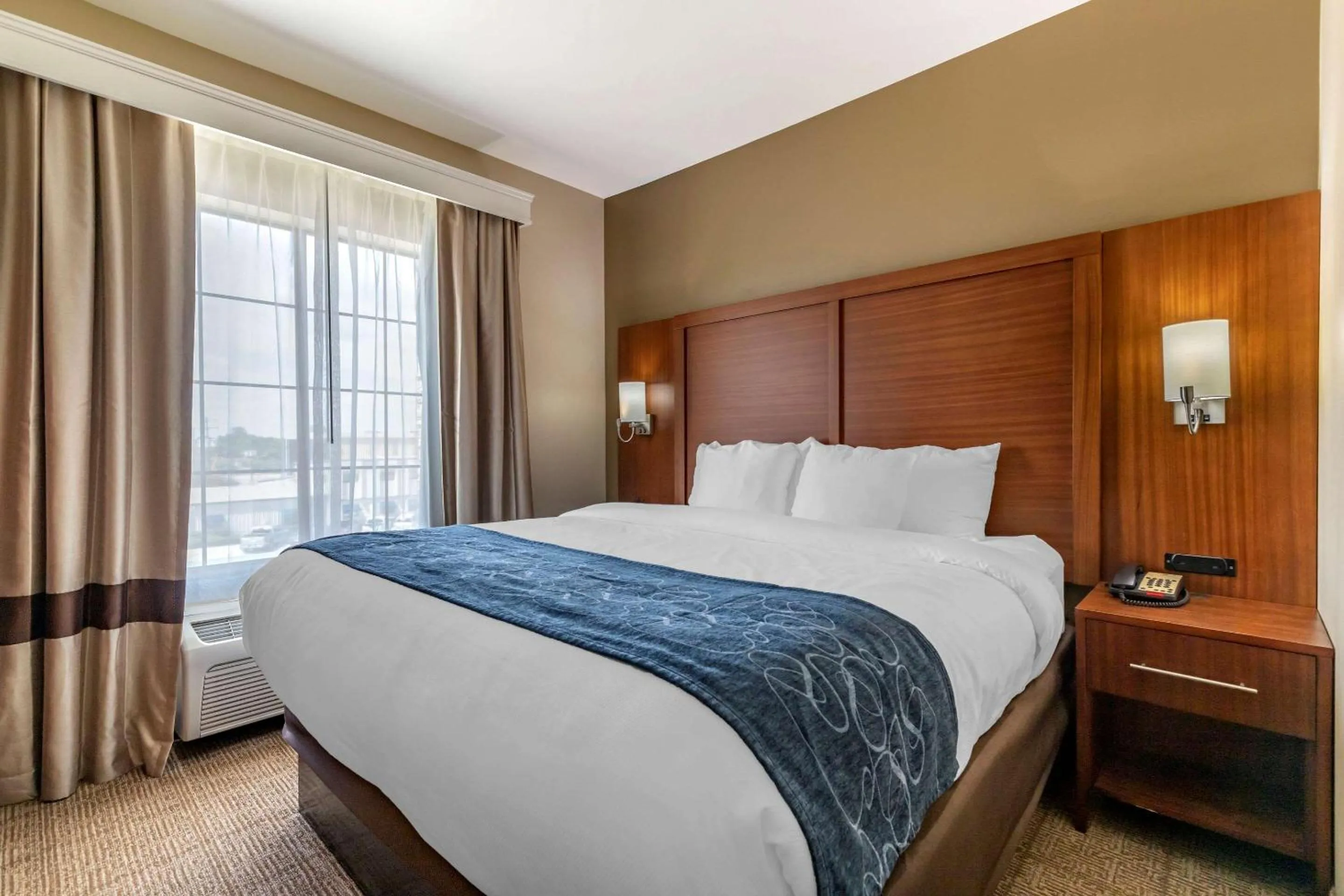 King Suite - Non-Smoking in Comfort Suites Buda - Austin South