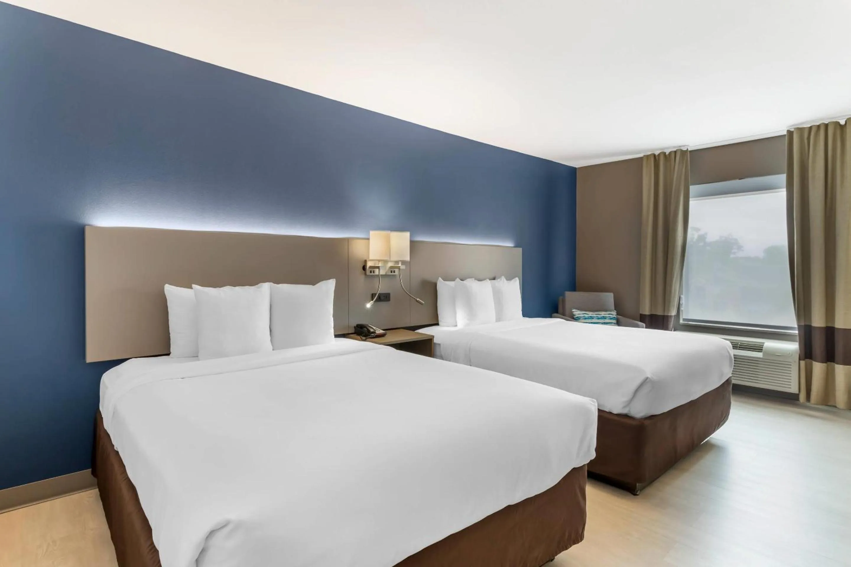 Queen Room with Two Queen Beds - Non-Smoking in Comfort Inn & Suites Houston FM1960 - Champions