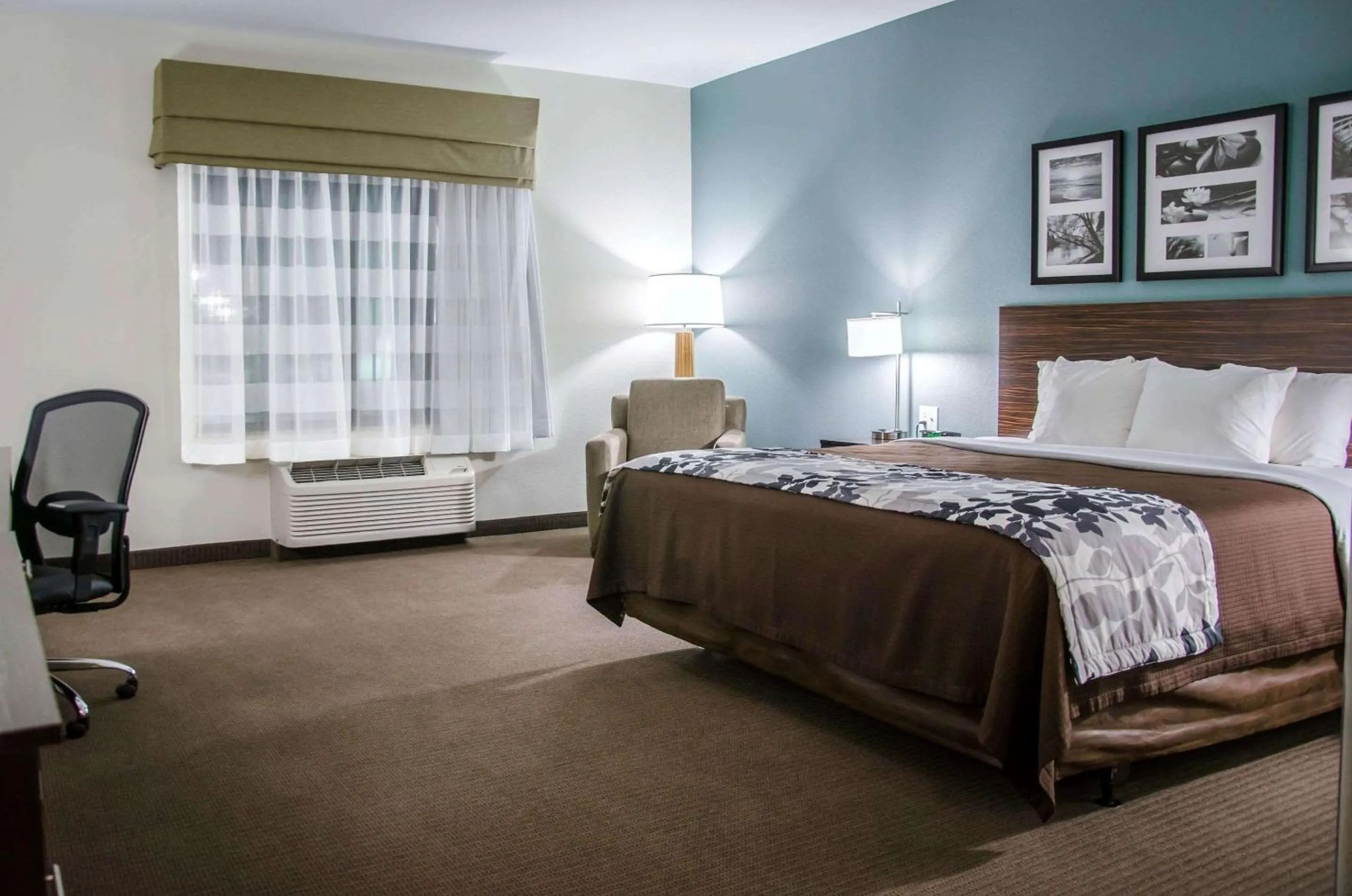 King Suite with Kitchenette - Non-Smoking in Sleep Inn & Suites Center