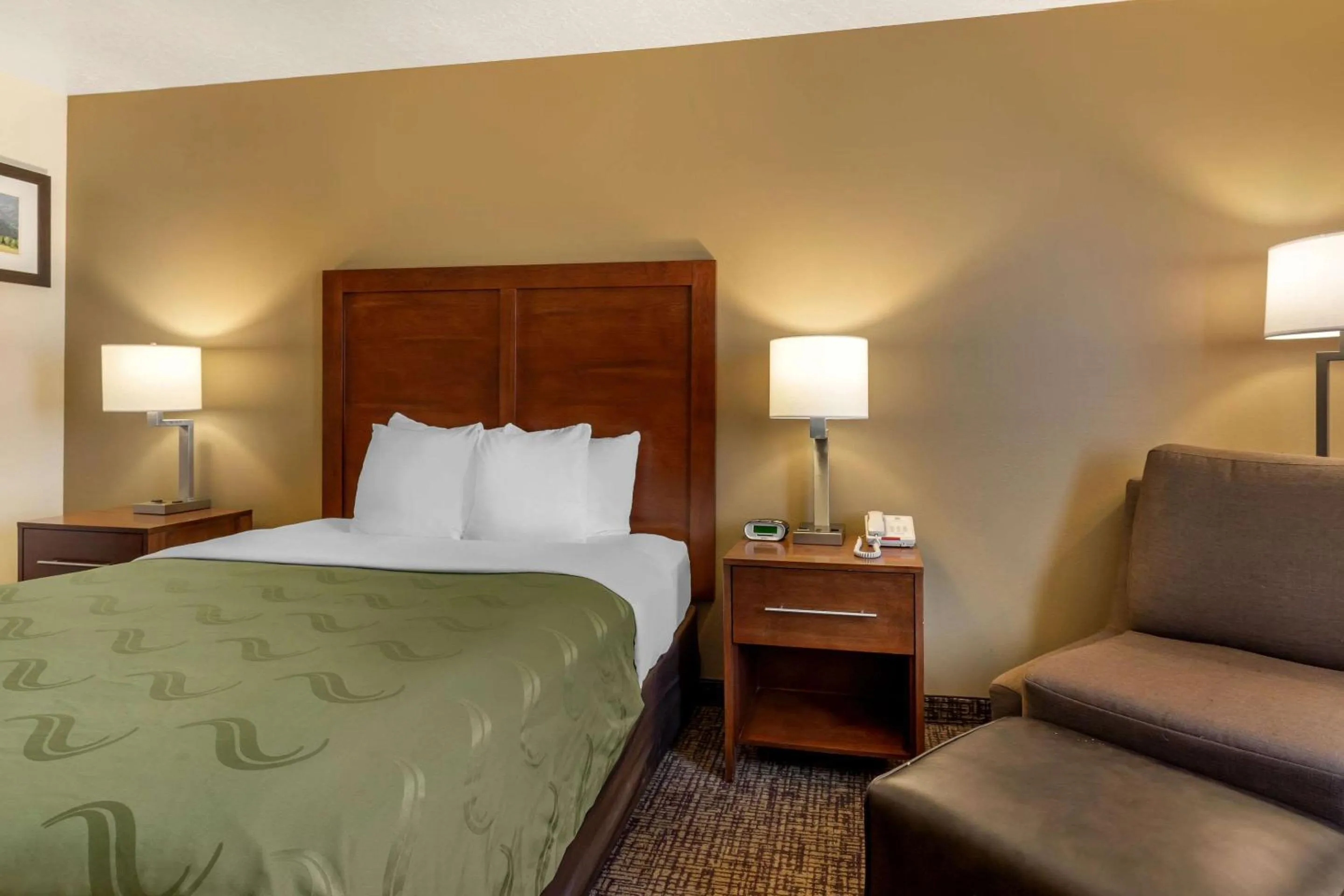 Queen Room - Accessible/Nonsmoking in Quality Inn Logan near University