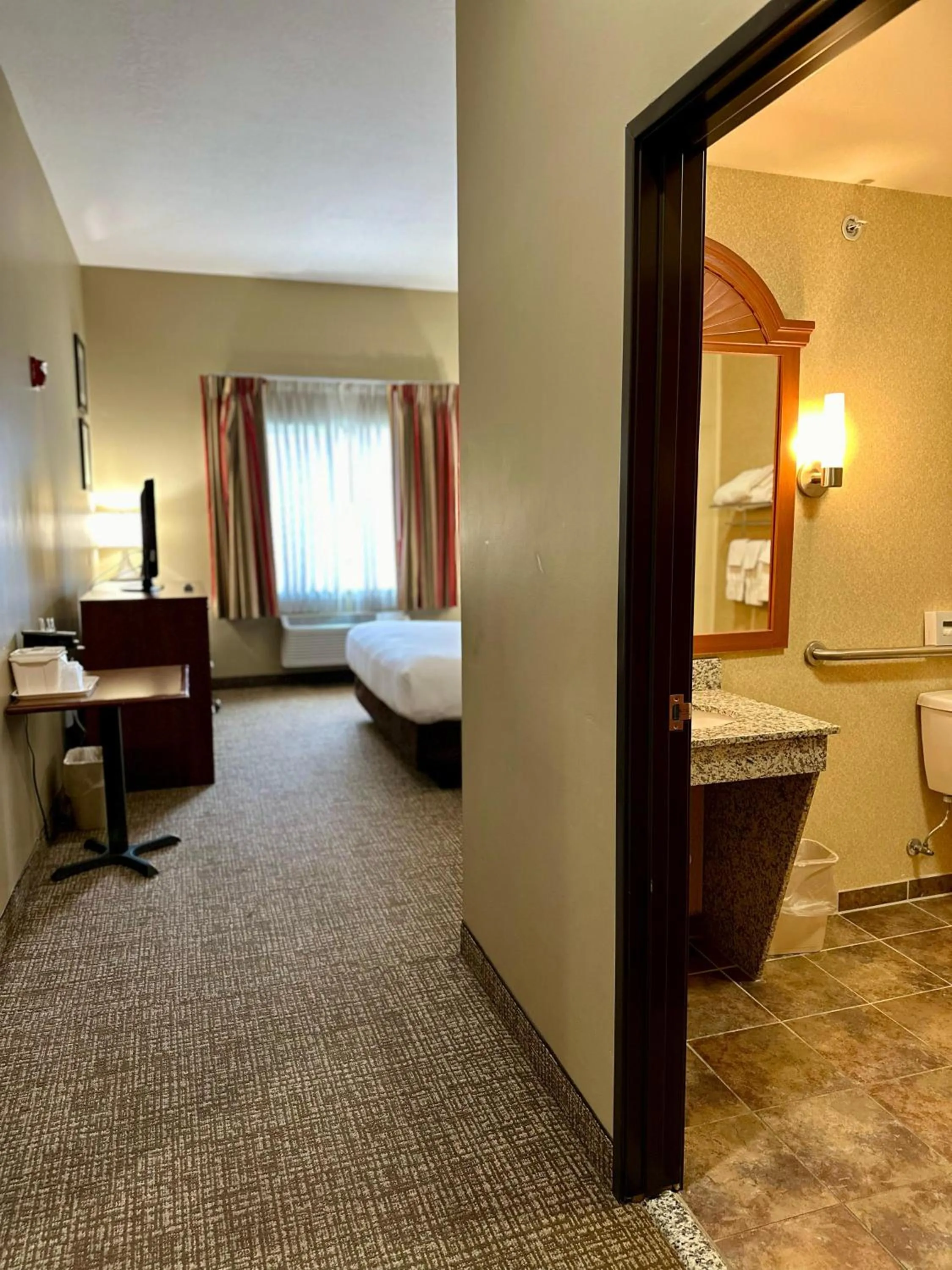 King Room with Tub - Accessible/Non Smoking in Comfort Inn Ogden near Event Center