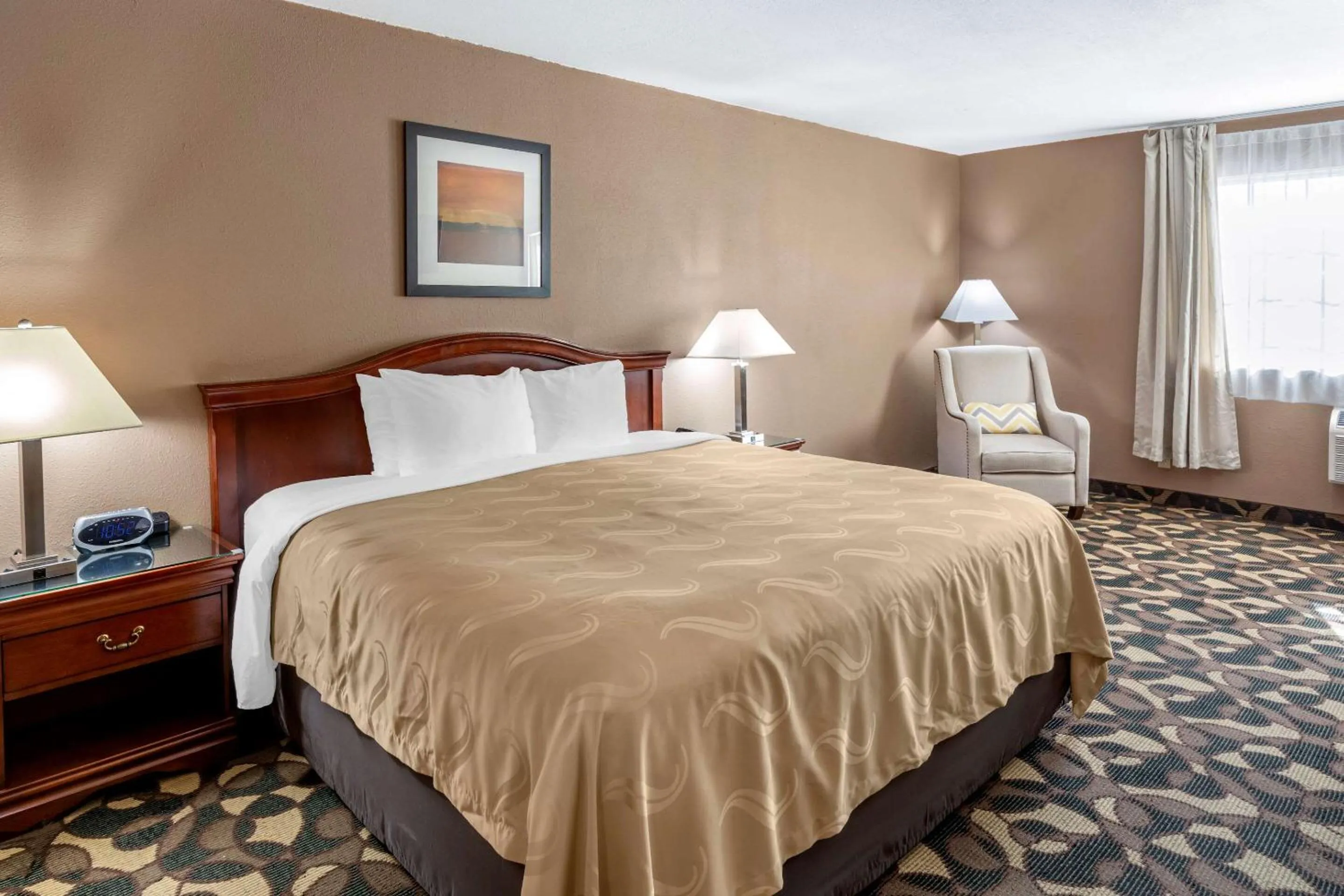 King Room - Non-Smoking in Quality Inn Paradise Creek