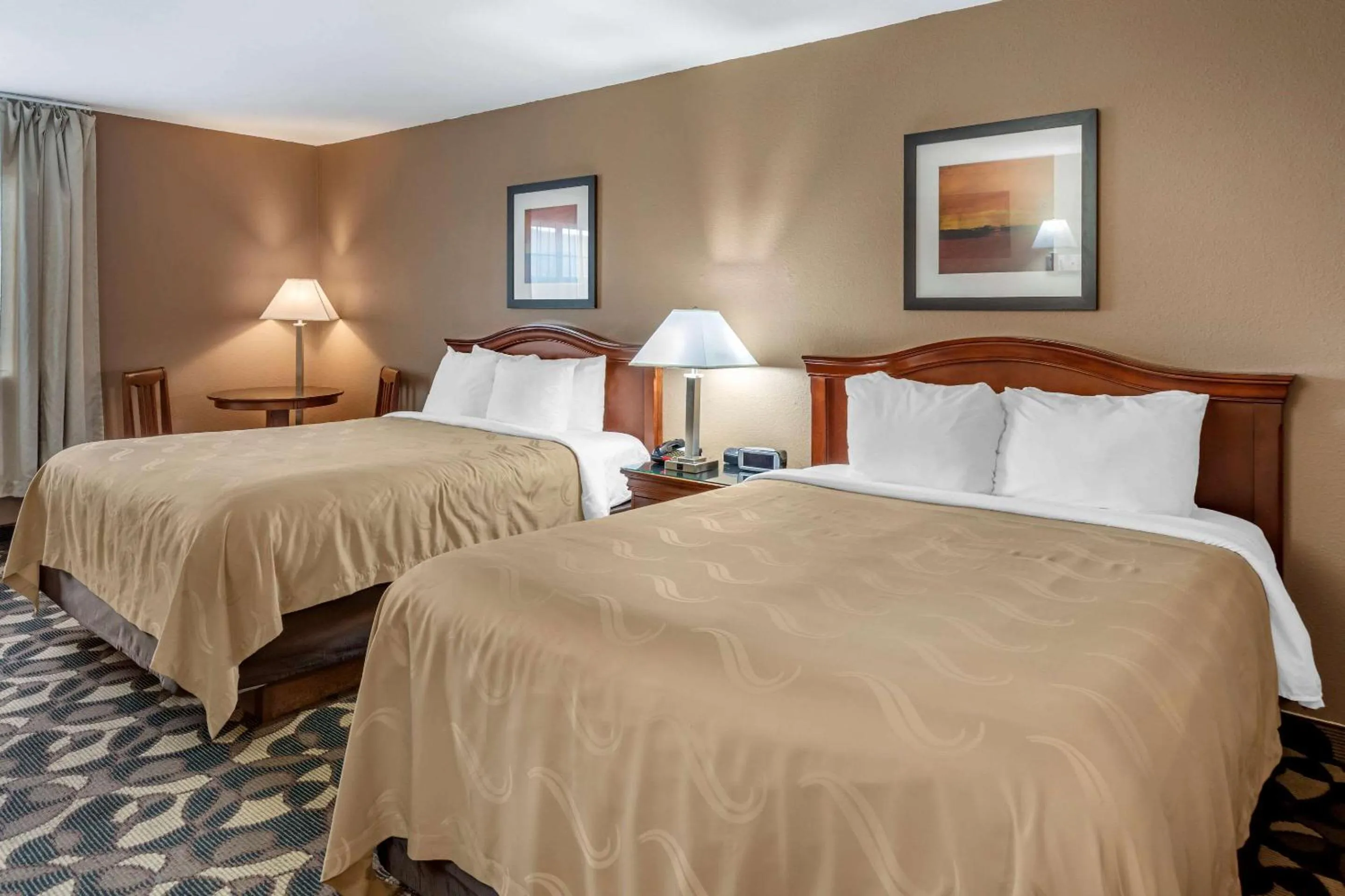 Queen Room with Two Queen Beds - Non-Smoking in Quality Inn Paradise Creek