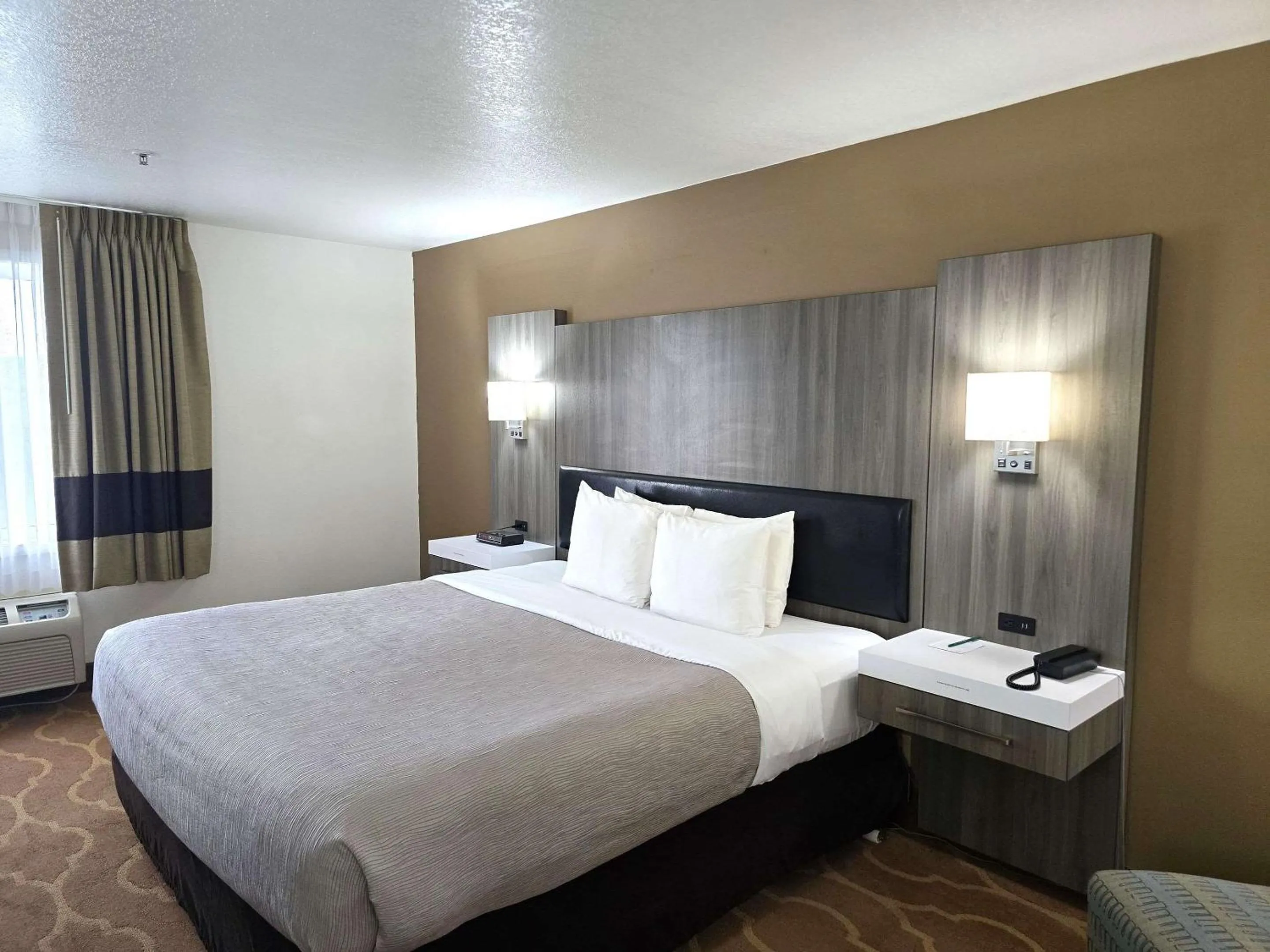 King Suite - Non-Smoking in Quality Inn & Suites Longview Kelso