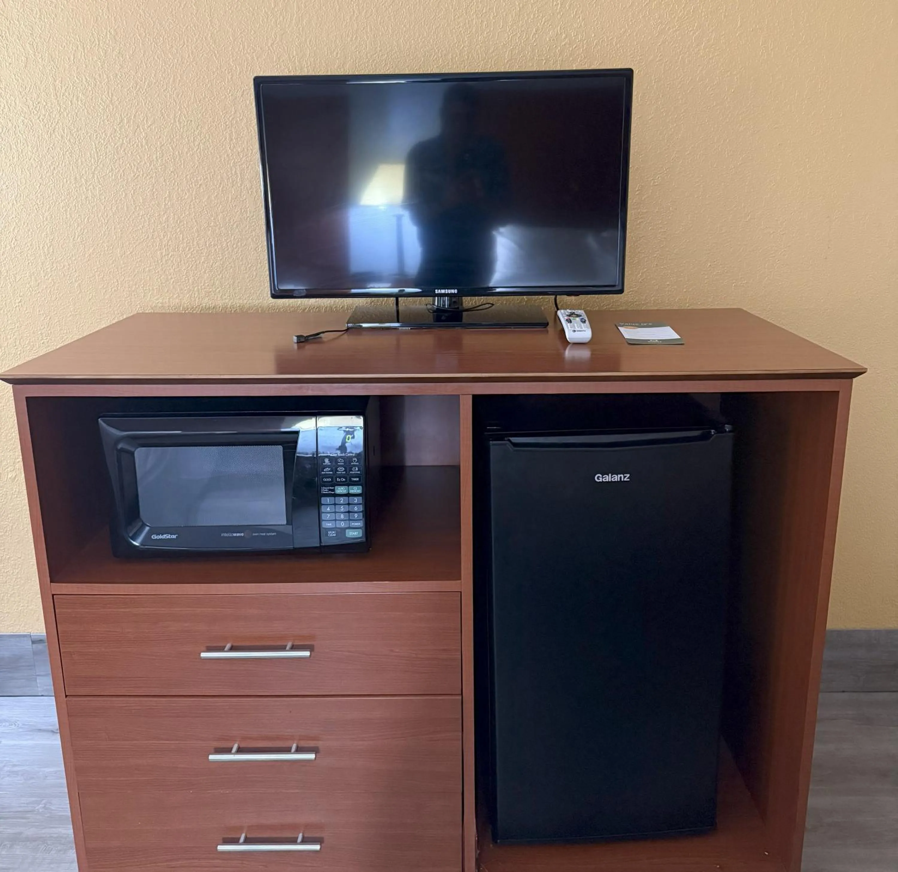 Queen Room with Two Queen Beds - Non-Smoking in Quality Inn Manitowoc