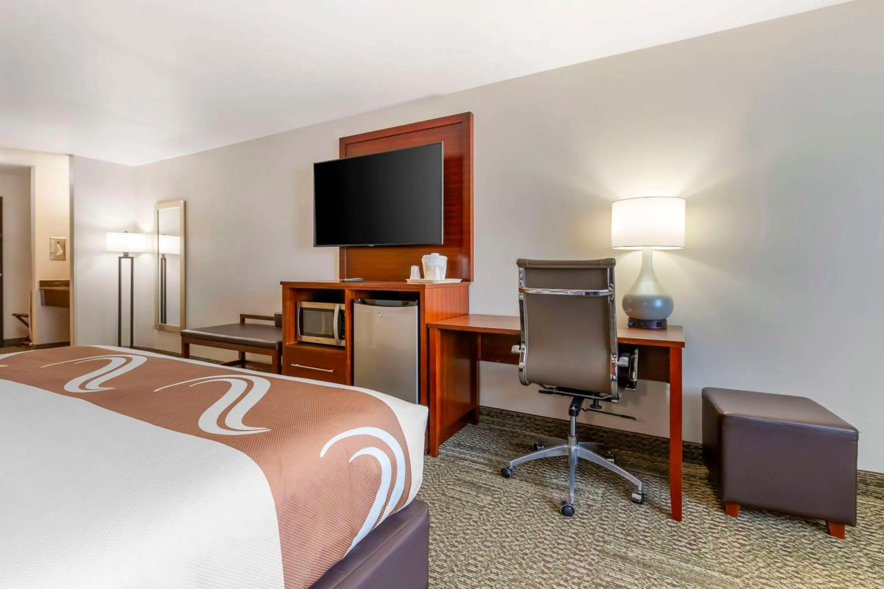 King Room with Spa Bath - Non-Smoking in Quality Inn & Suites Stoughton - Madison South