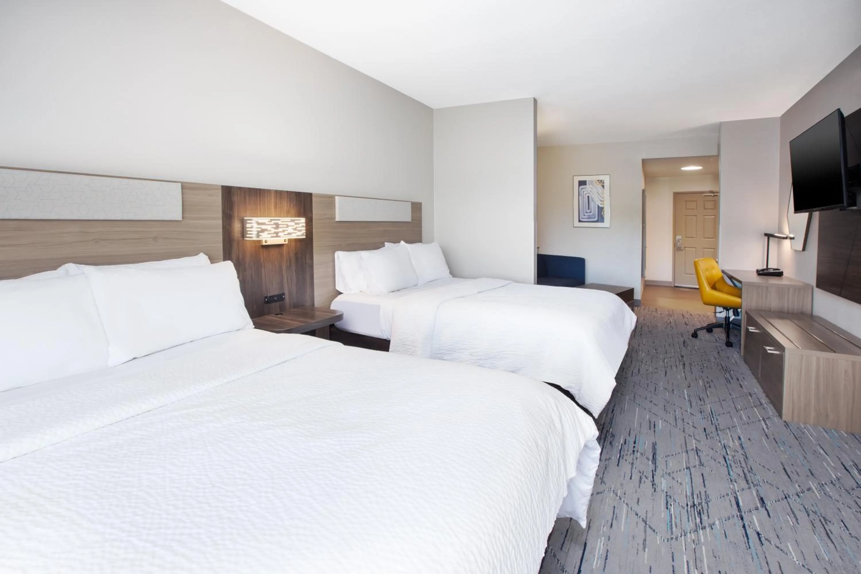 Standard Room with Two Queen Beds in Holiday Inn Express & Suites Milwaukee NW - Park Place by IHG
