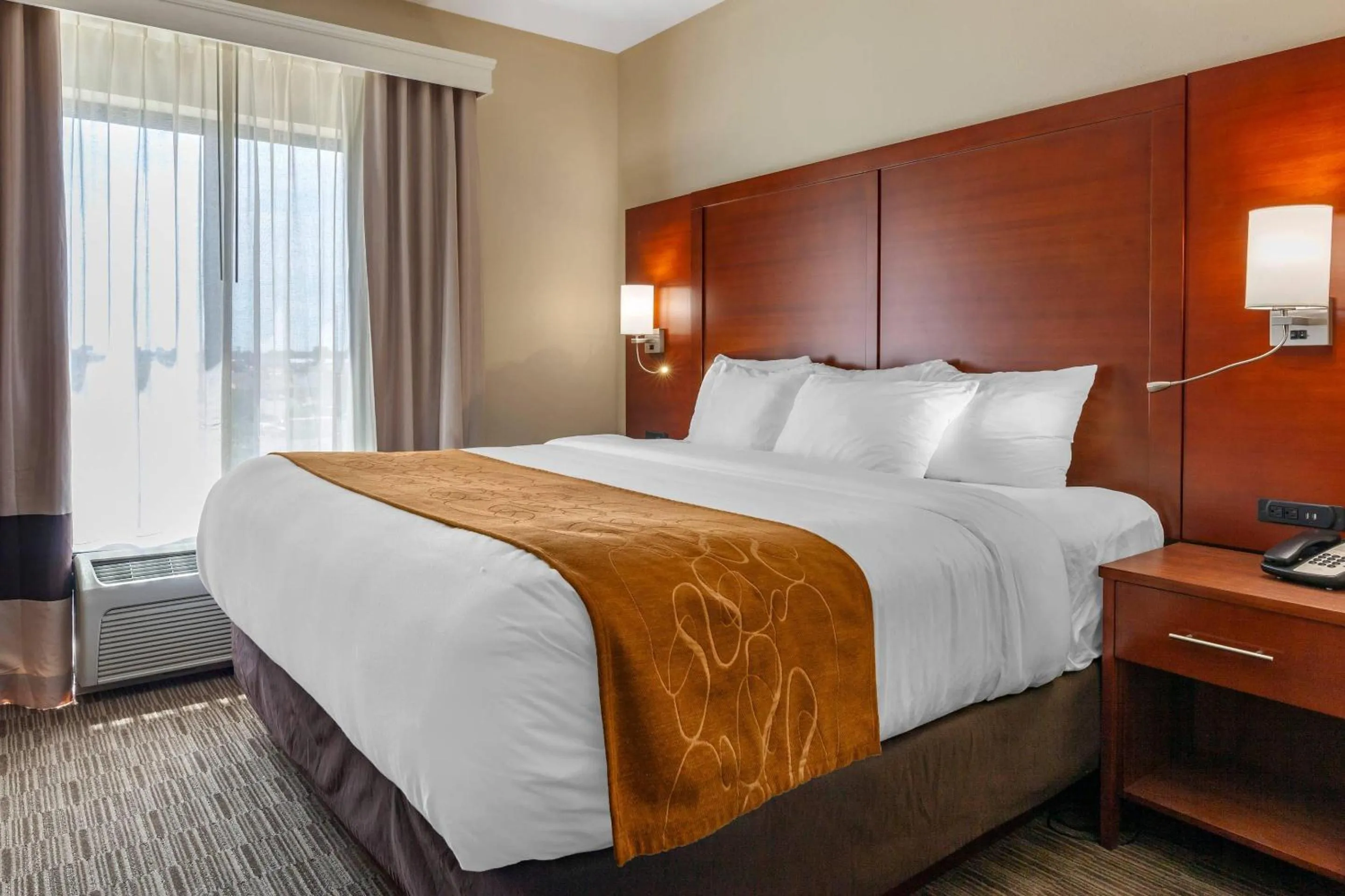 King Suite - Non-Smoking in Comfort Suites Oshkosh West