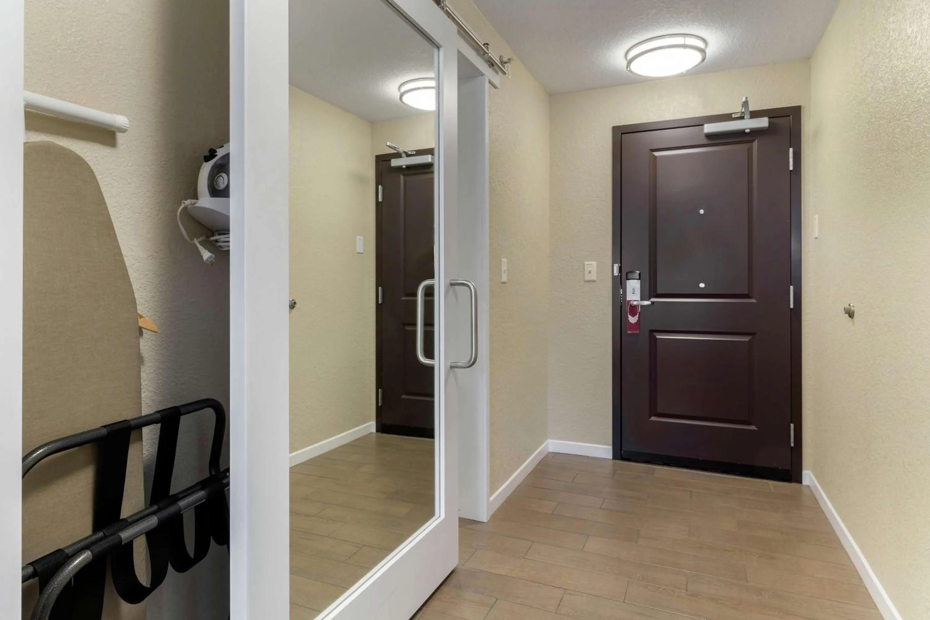 Queen Room with Two Queen Beds - Mobility and Hearing Access/Non-Smoking in Hampton Inn Green Bay Downtown