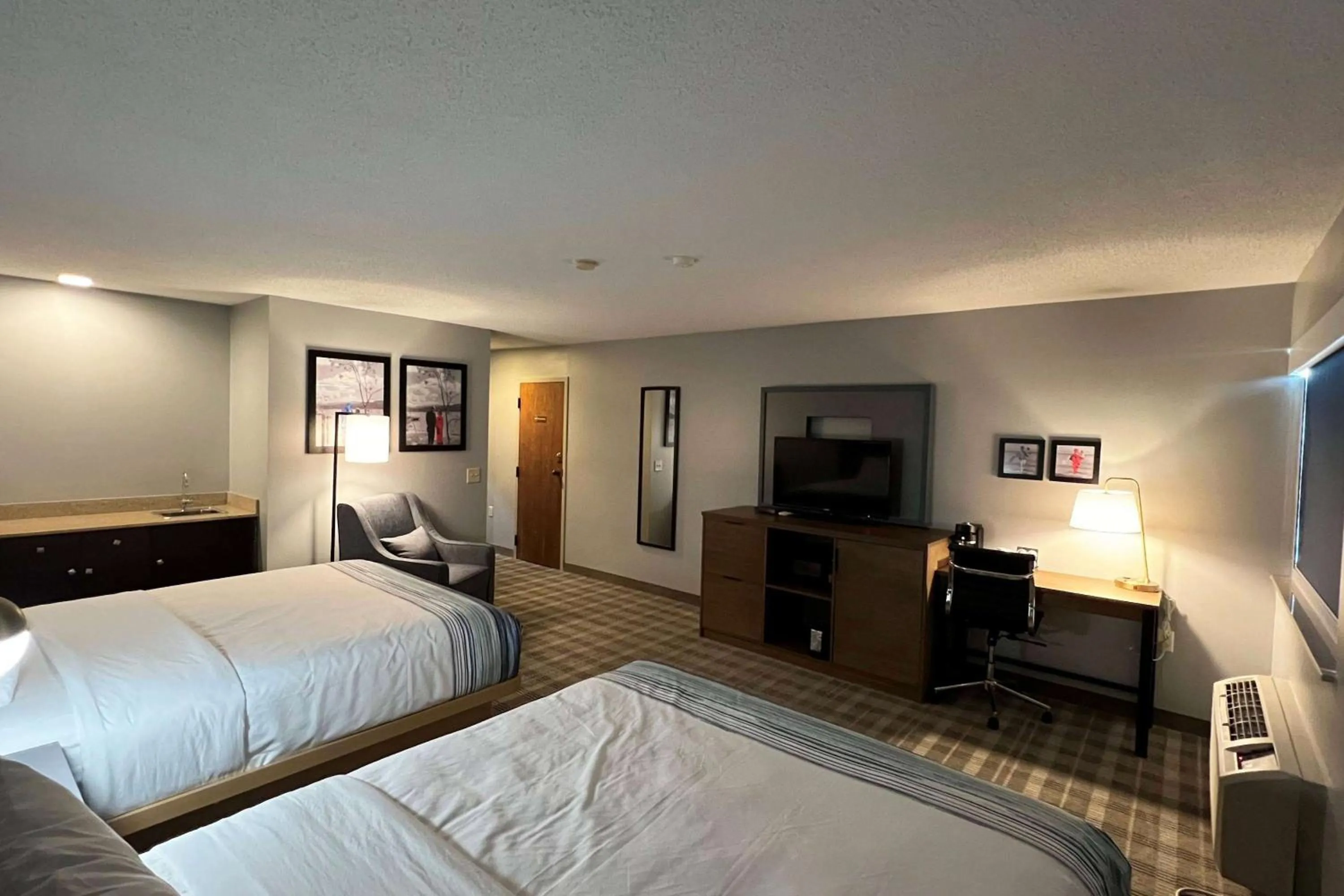 Studio Suite with Two Queen Beds and Jetted Tub - Non-Smoking in AmericInn by Wyndham Marshfield