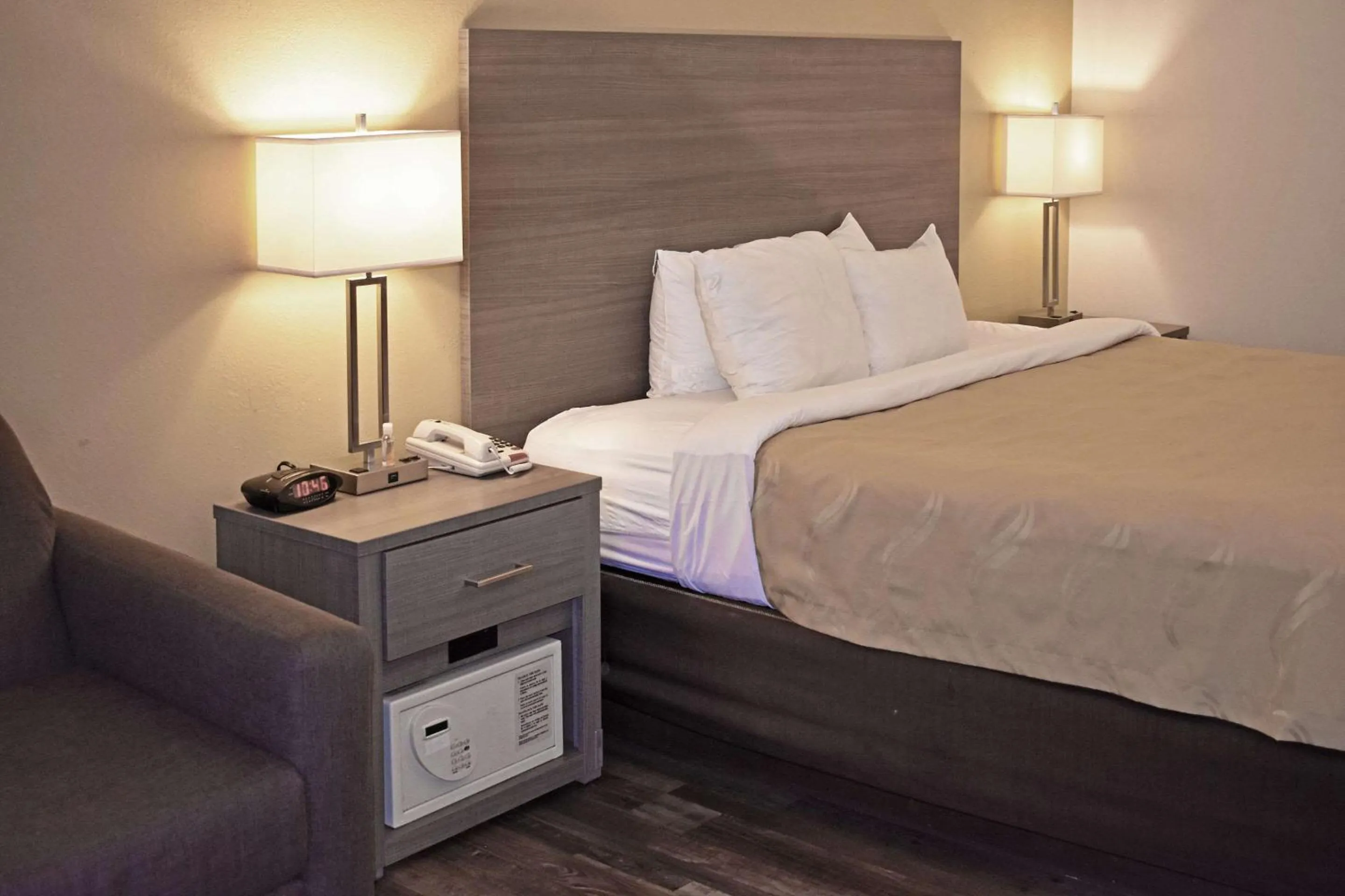 King Room - Non Smoking in Quality Inn & Suites Kearneysville - Martinsburg