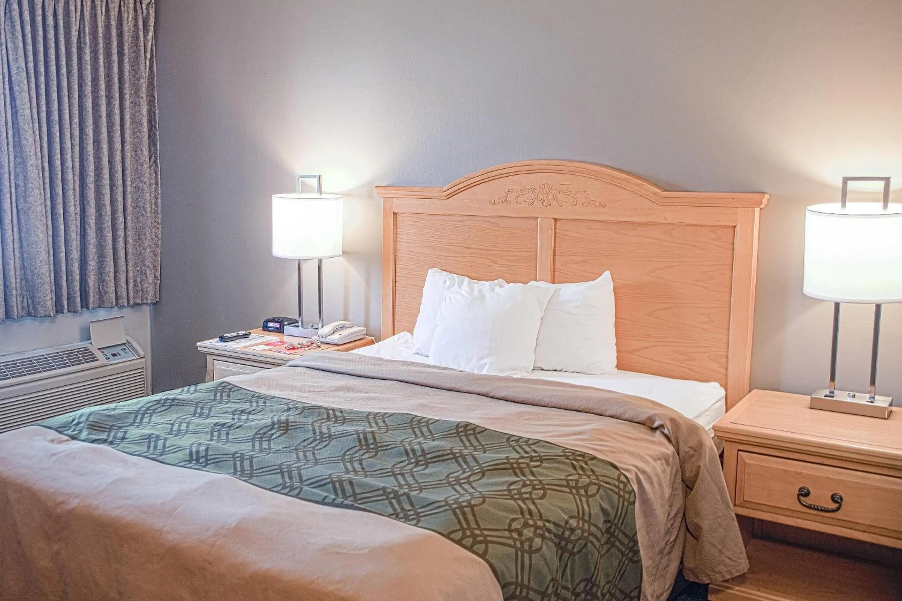 Queen Room - Non Smoking in Econo Lodge Rawlins