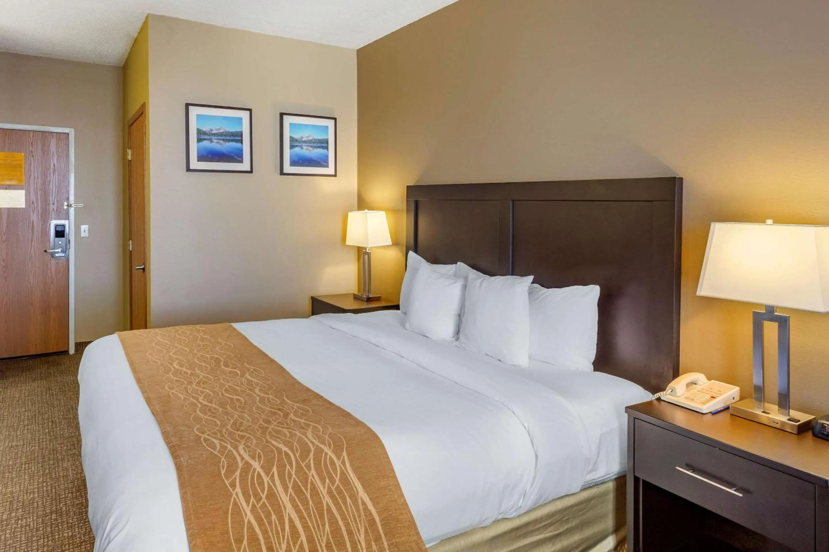King Room - Accessible/Non-Smoking in Comfort Inn Evanston I-80