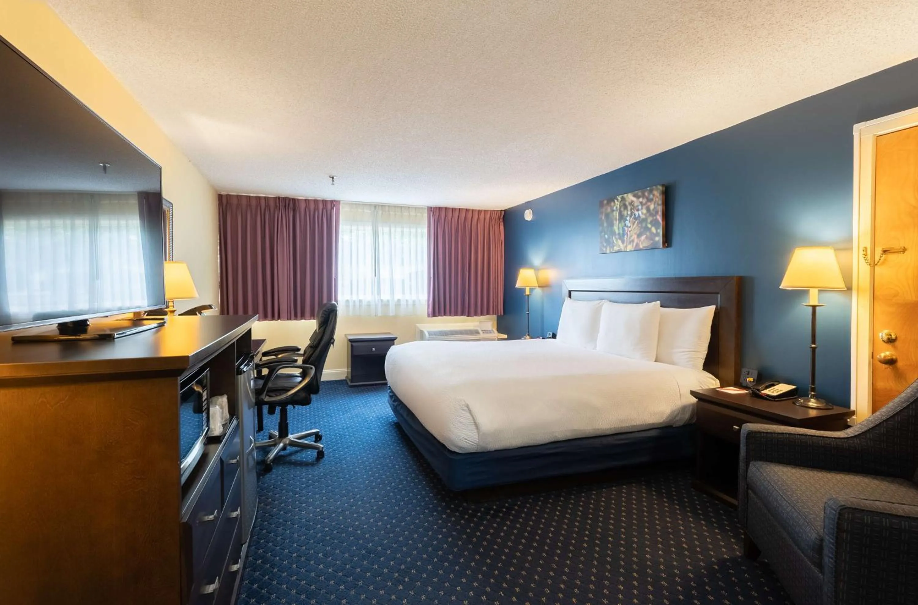 King Room in Fireside Inn & Suites Waterville