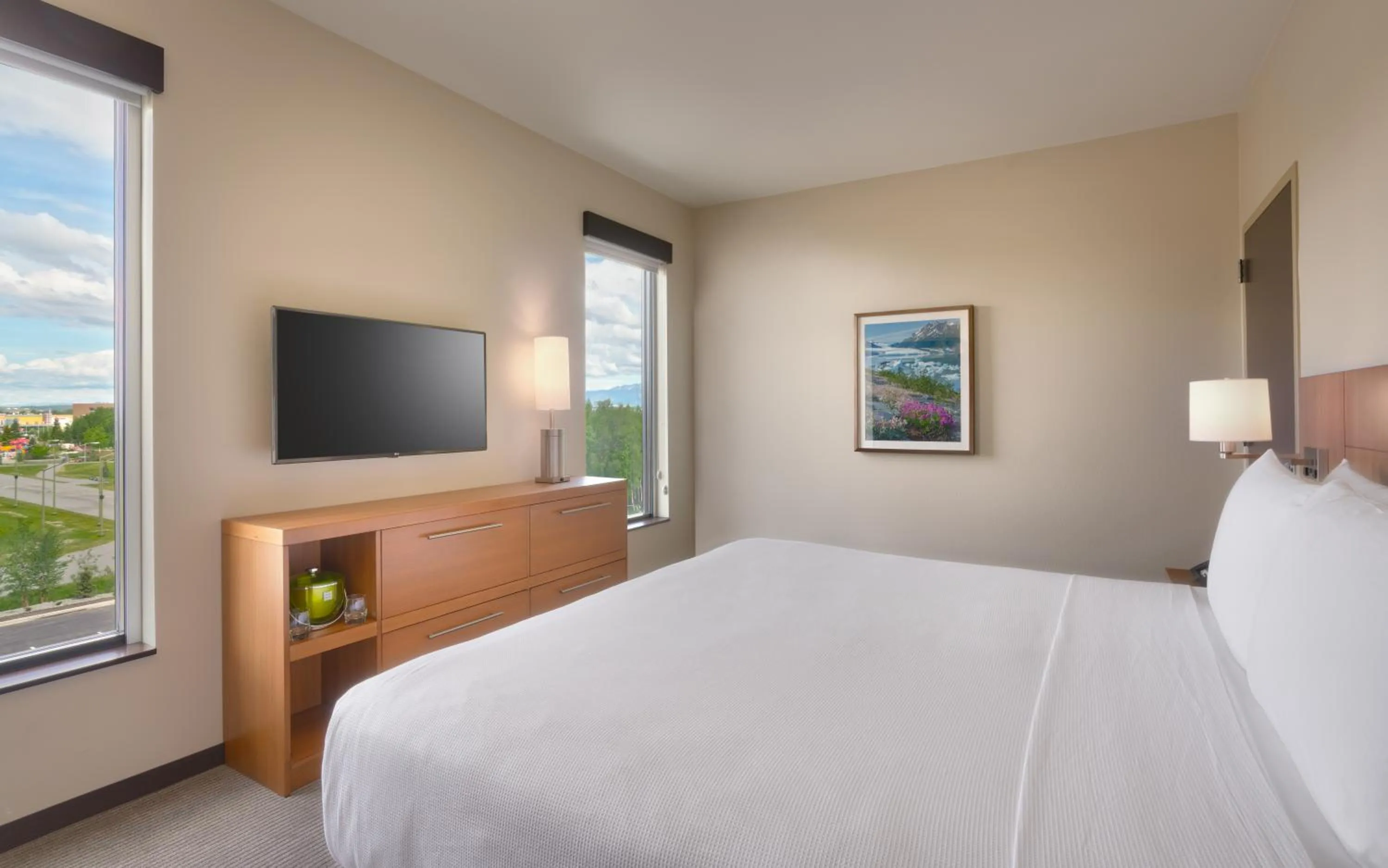 One-Bedroom King Suite with Sofa Bed in Hyatt Place Anchorage-Midtown