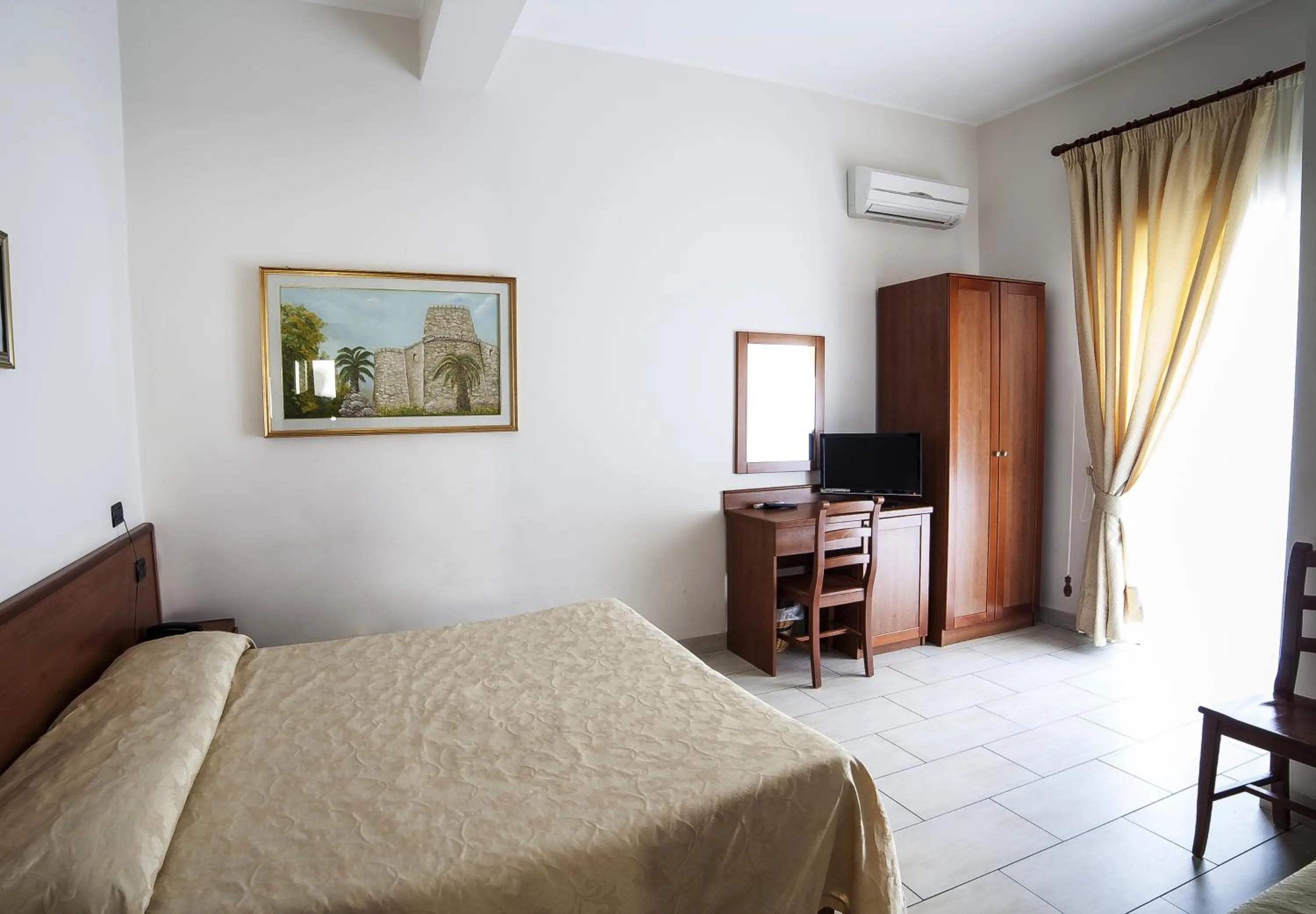 Quadruple Room with Balcony in B&B Centrale Affittacamere