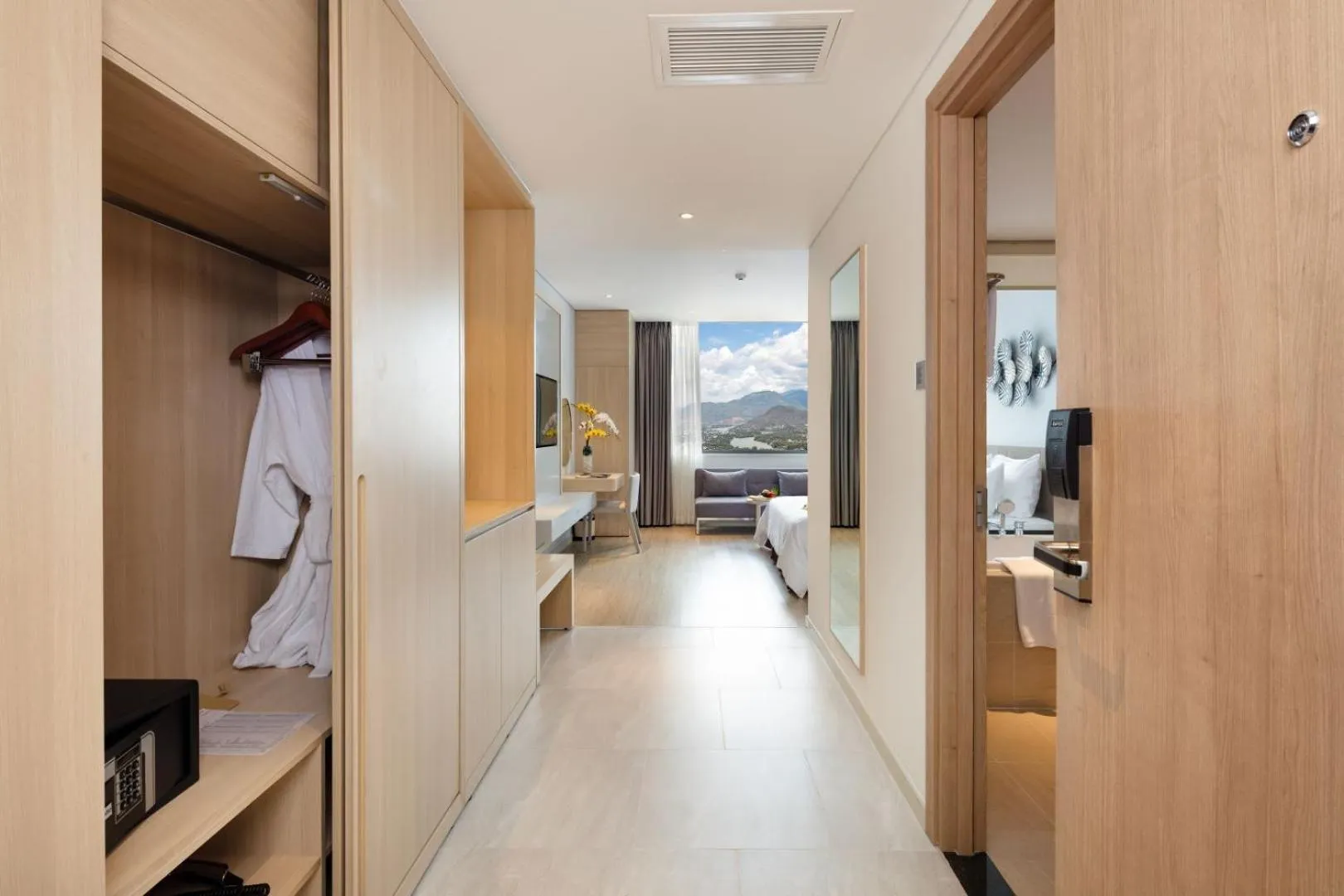  Deluxe Double City View & Partial Sea View in DQua Hotel