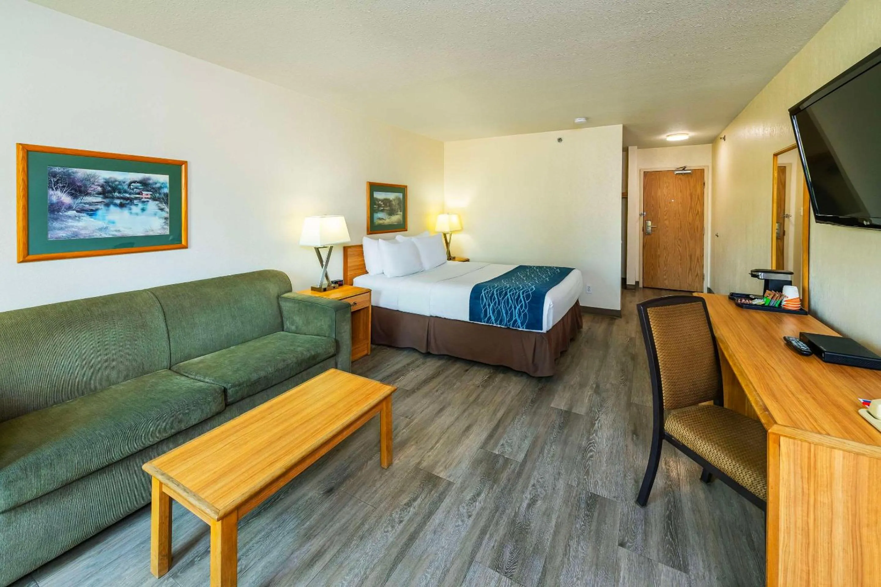 Queen Suite with Sofa Bed - Non-Smoking in Rodeway Inn