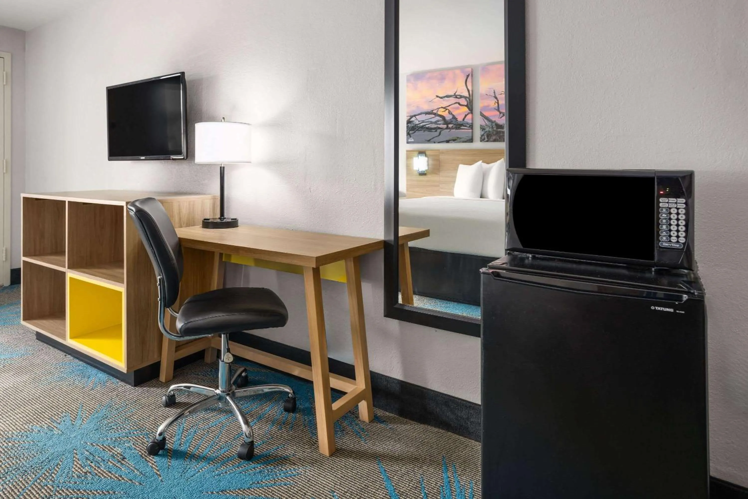 King Room - Non-Smoking in Days Inn by Wyndham Ladson Summerville Charleston